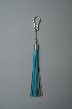 ATTACHMENT [LEATEHR FRINGE CHARM] / アタッチメント / EMERALD