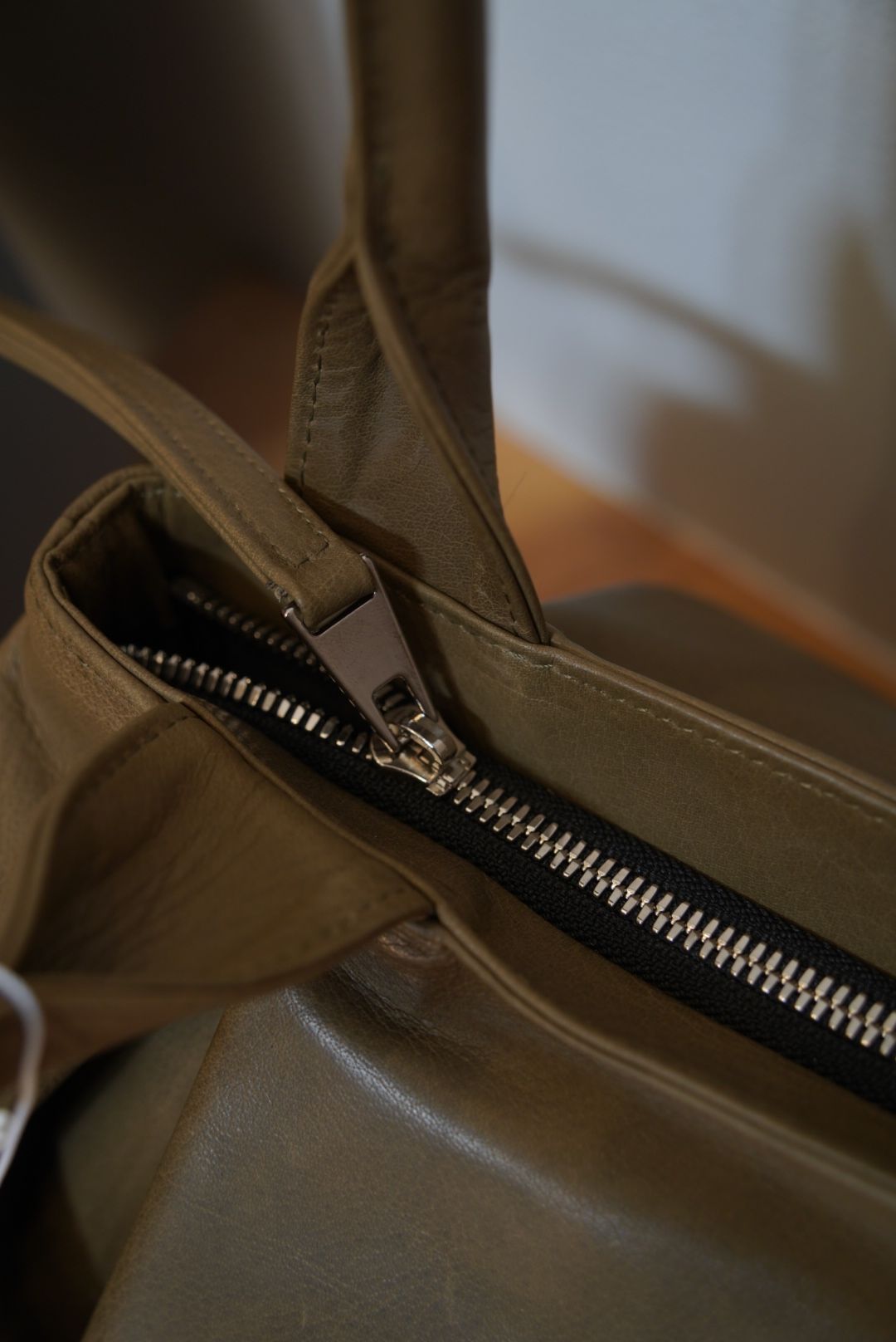 OLIVE LEATHER MINI OFFICE TOTE（OLIVE）