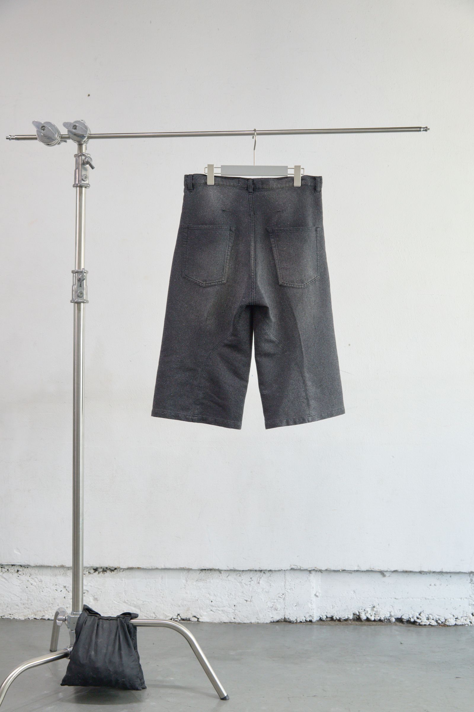 GLITTER TWILL 3D TWISTED JORTS（BLACK）