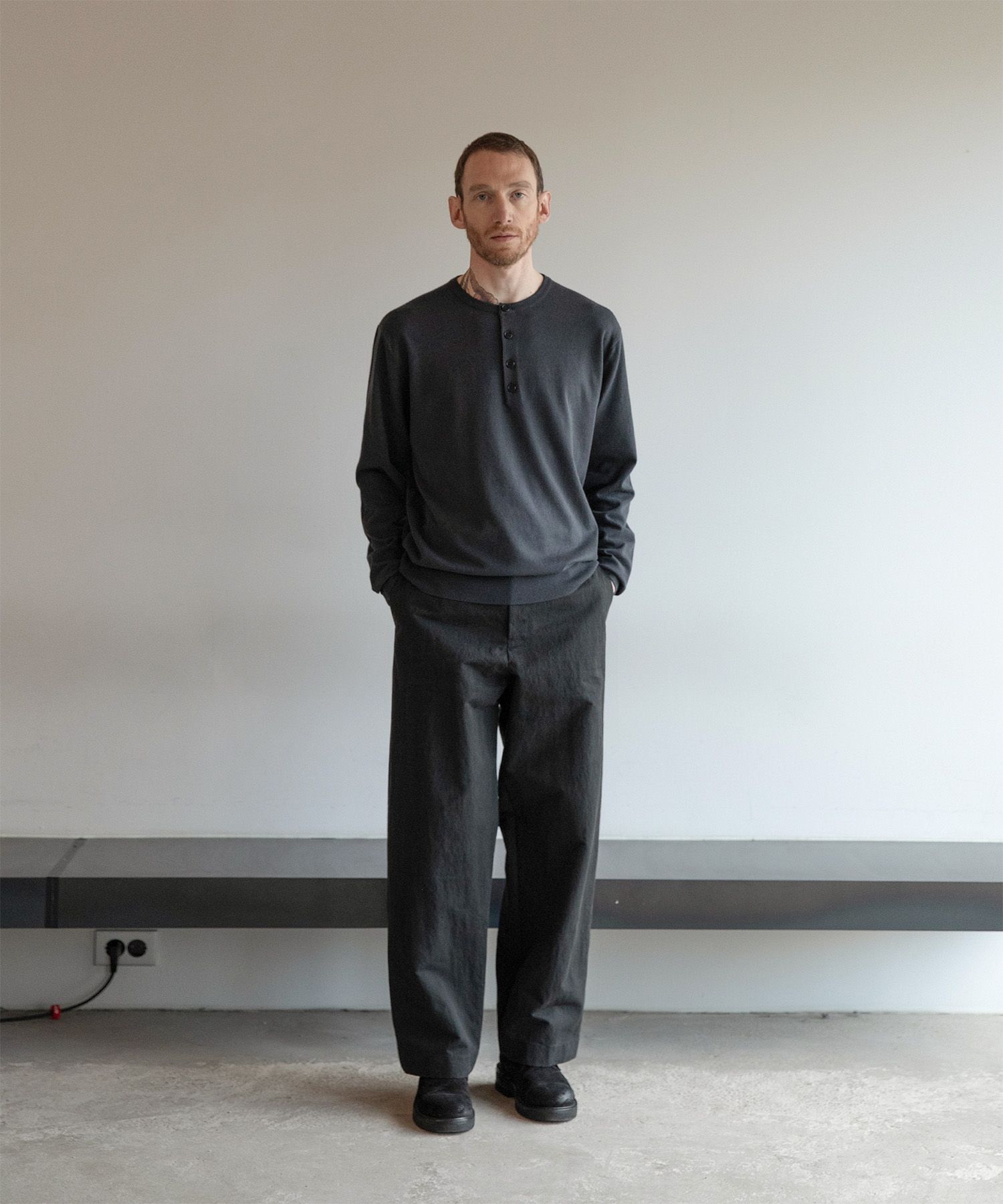 Officer Curved Chino Pants（BLACK）