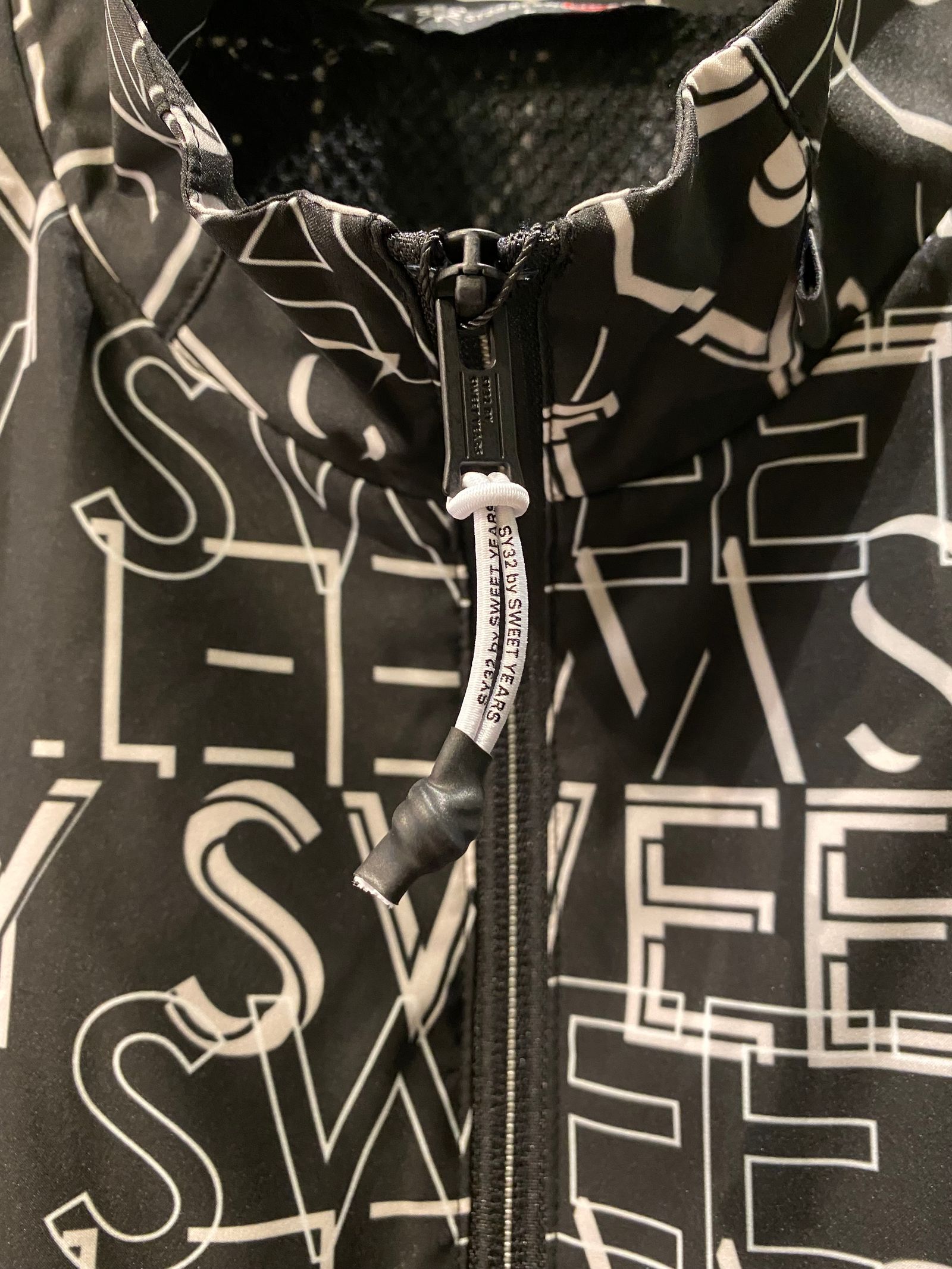 GRAPHICAL STRETCH JK / black