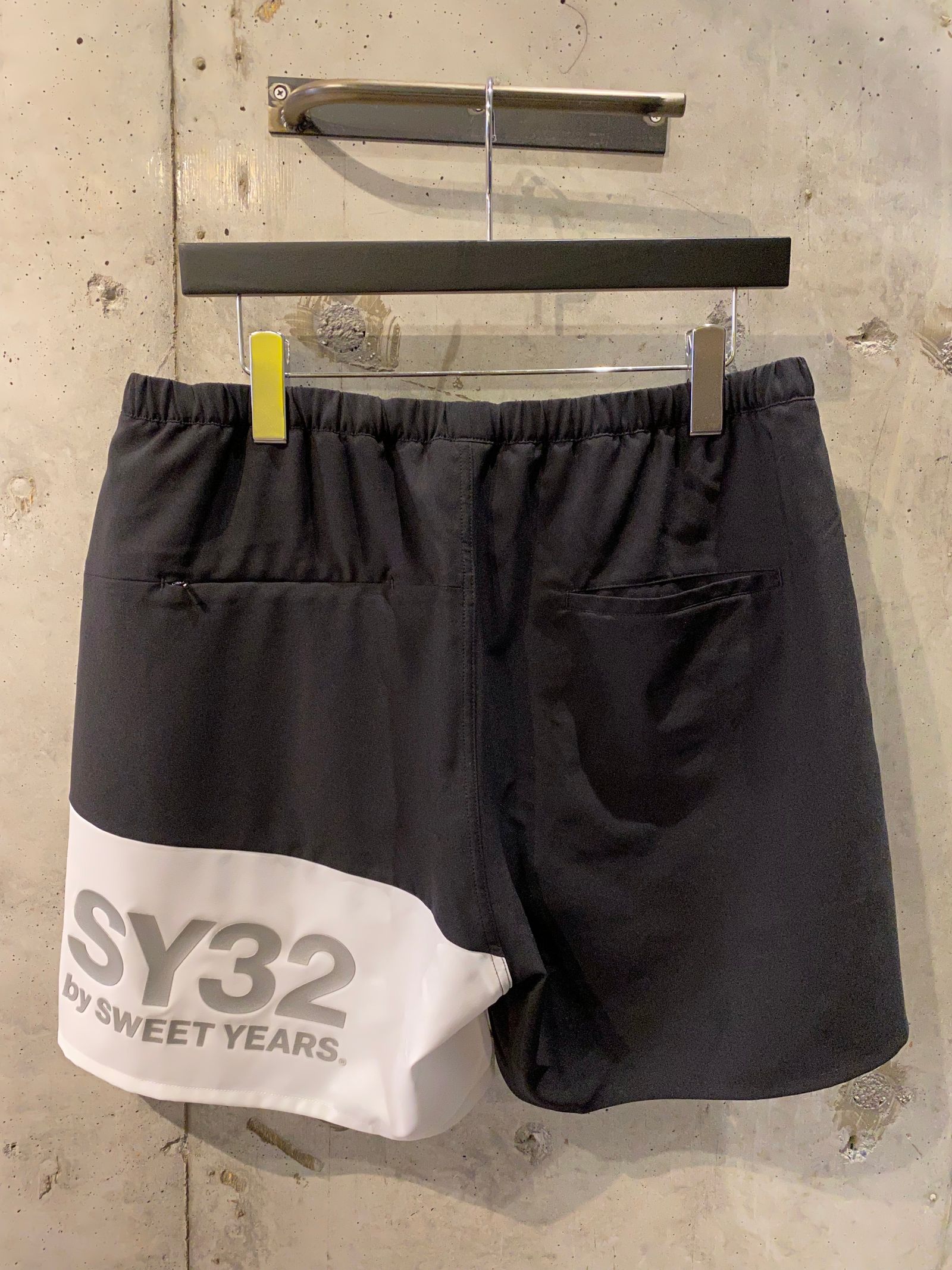 SY32 Shorts / black