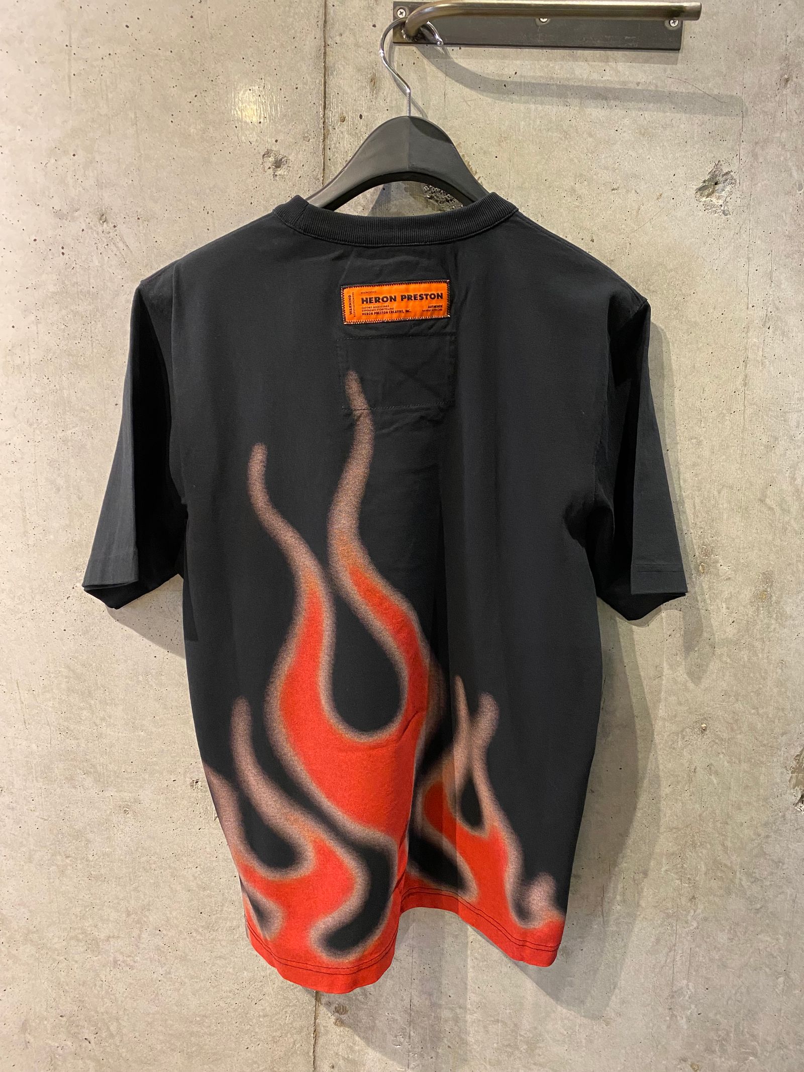 HERON PRESTON - Heron Law Flames Tシャツ/black | R and another stories