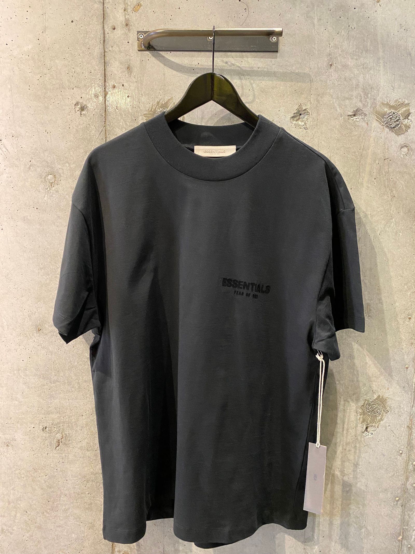 ESSENTIALS Tshirt(BLACK)