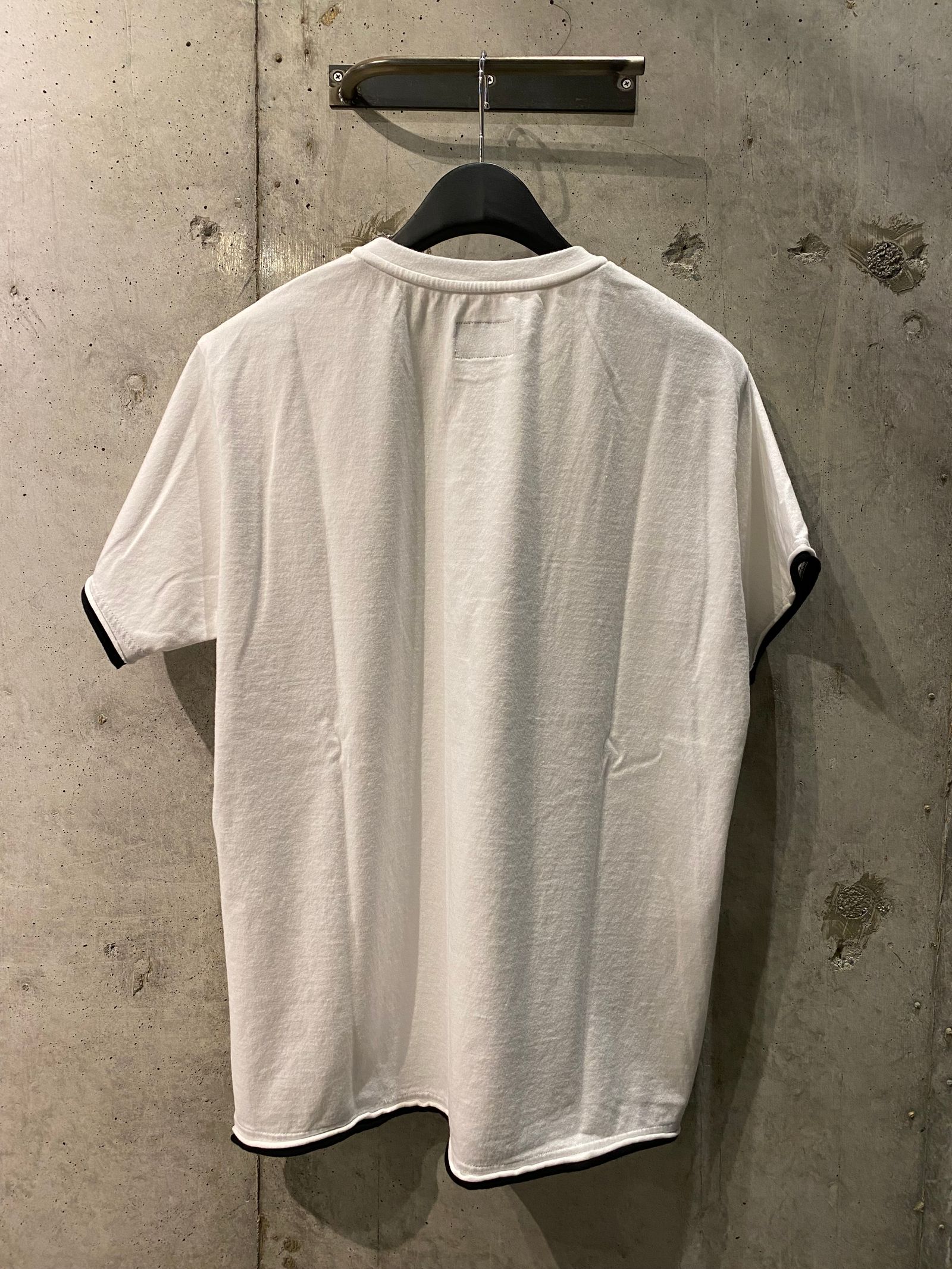 Layered T/white-black