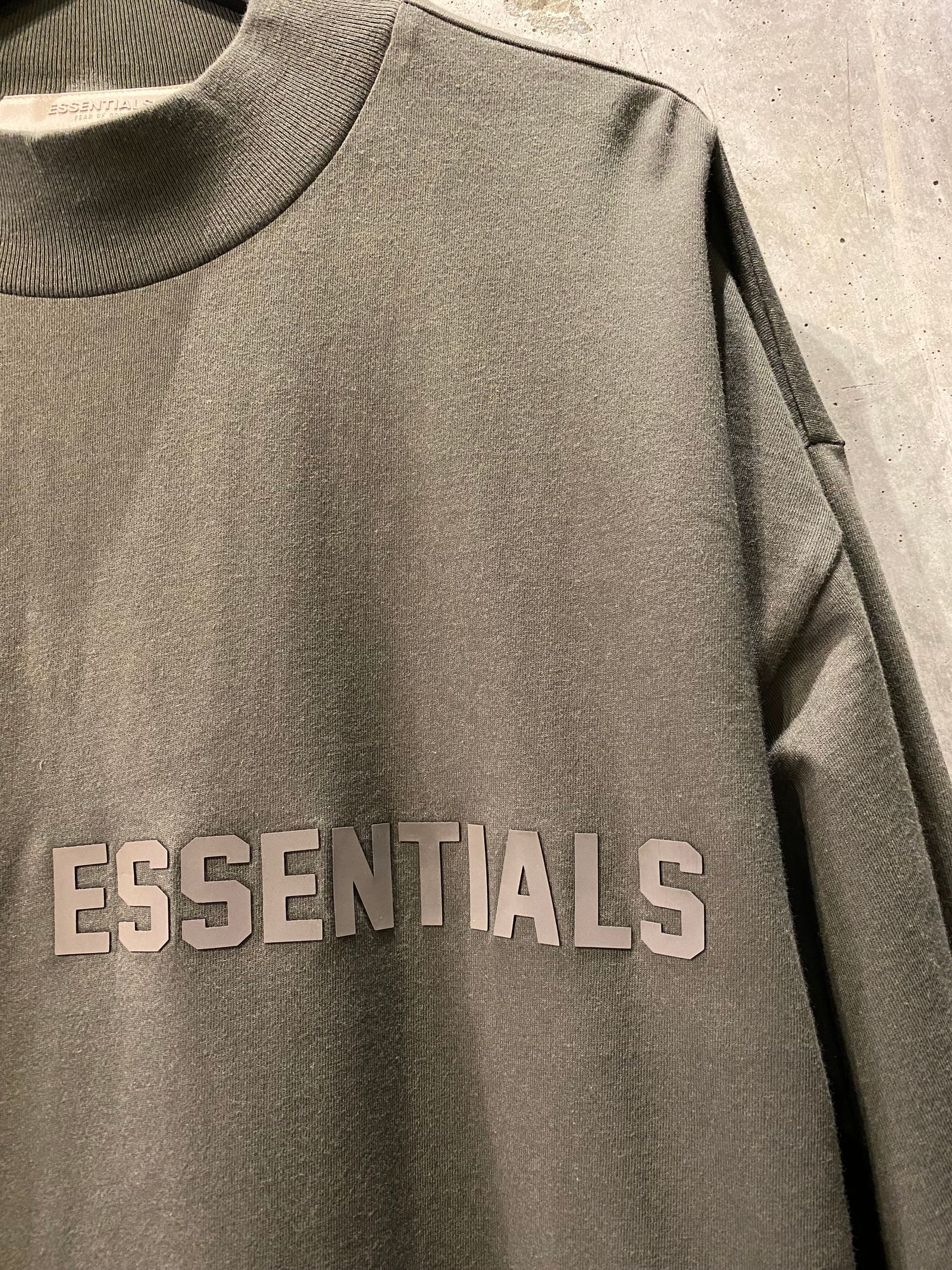 ESSENTIALS L/S Tshirt(OFF BLACK)