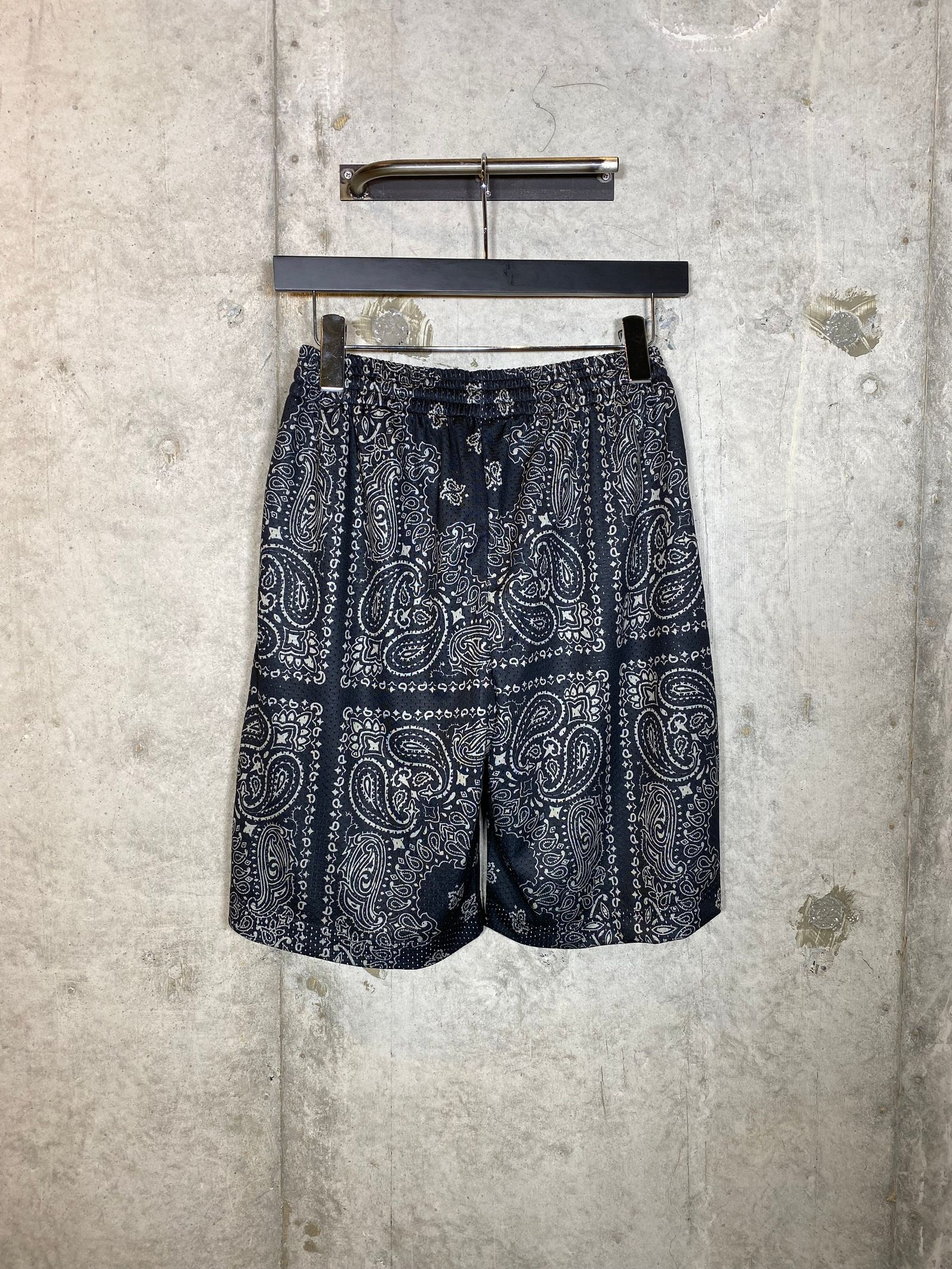 OVERPRINTED BASKET SHORTS/CROCHET BLACK