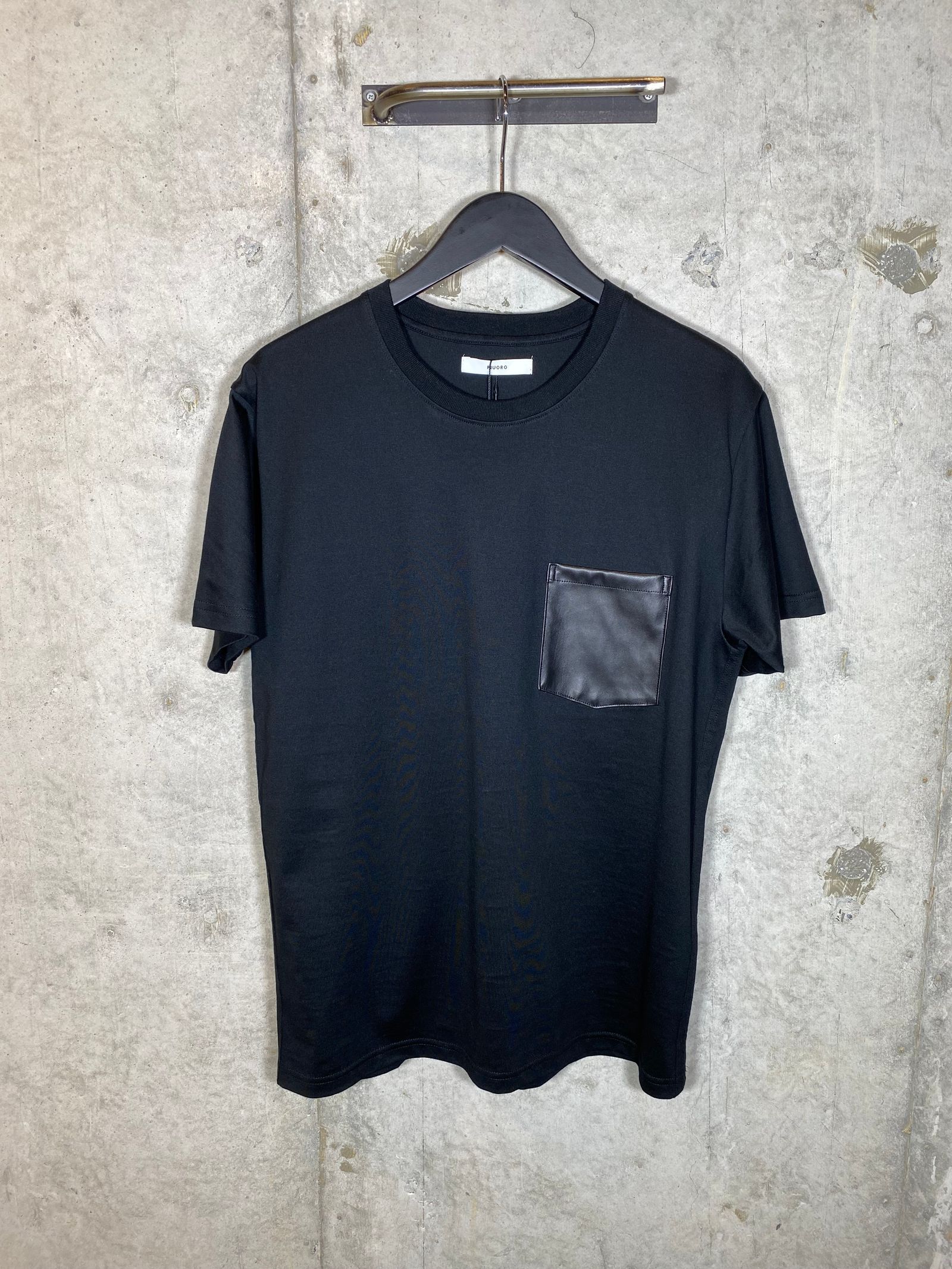 VEGAN LEATHER POCKET TEE/BLACK