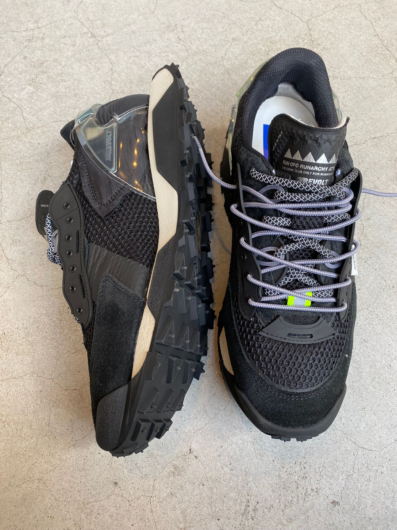 REVOLT run2215b BLACK