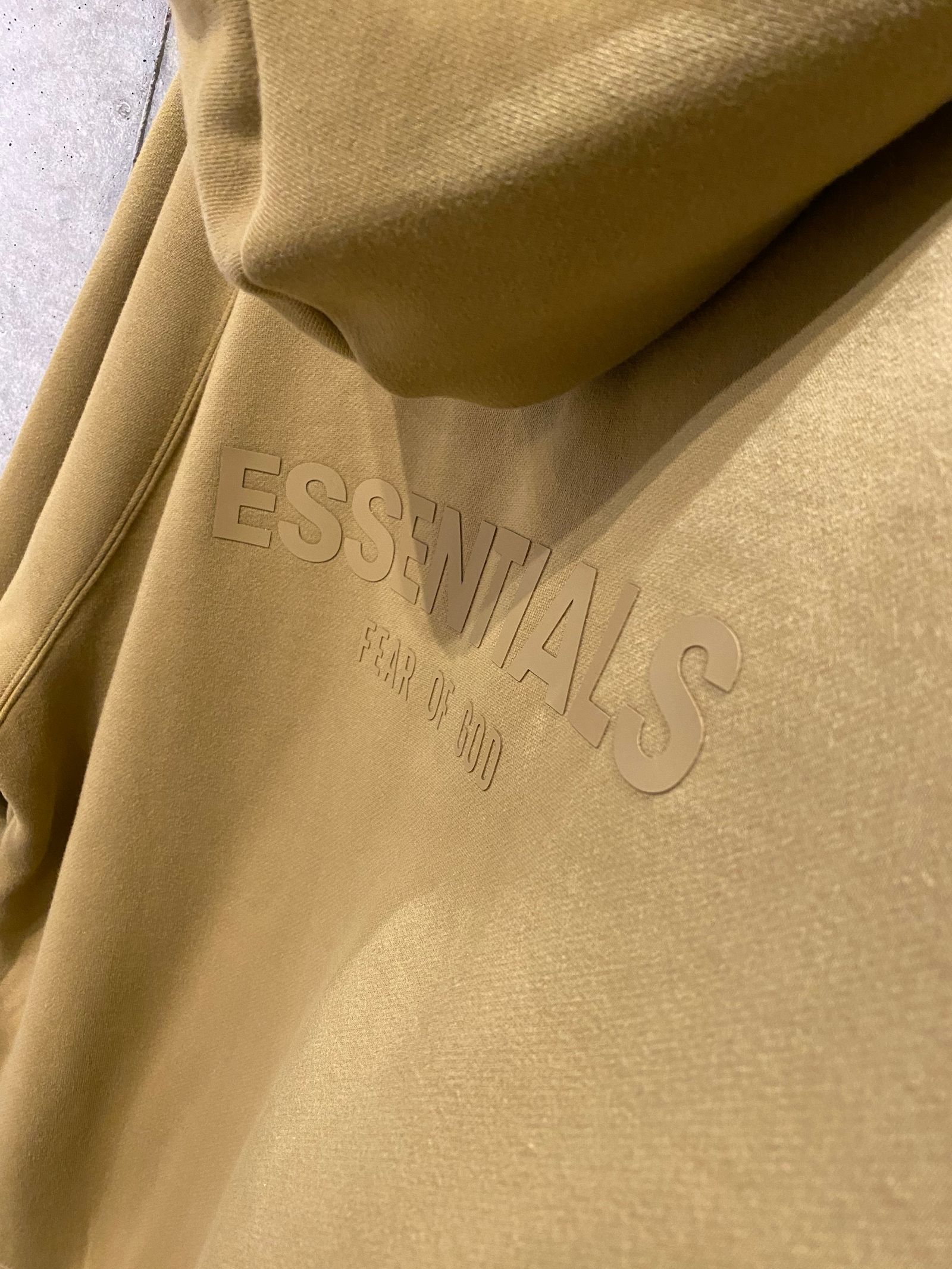 FOG ESSENTIALS PULLOVER HOODIE/amber