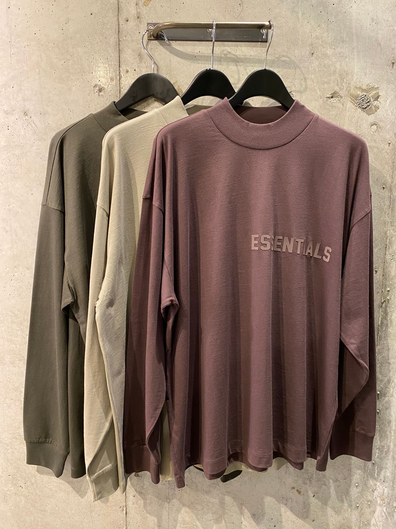 FOG ESSENTIALS - ESSENTIALS L/S Tshirt(PLUM) | R and another