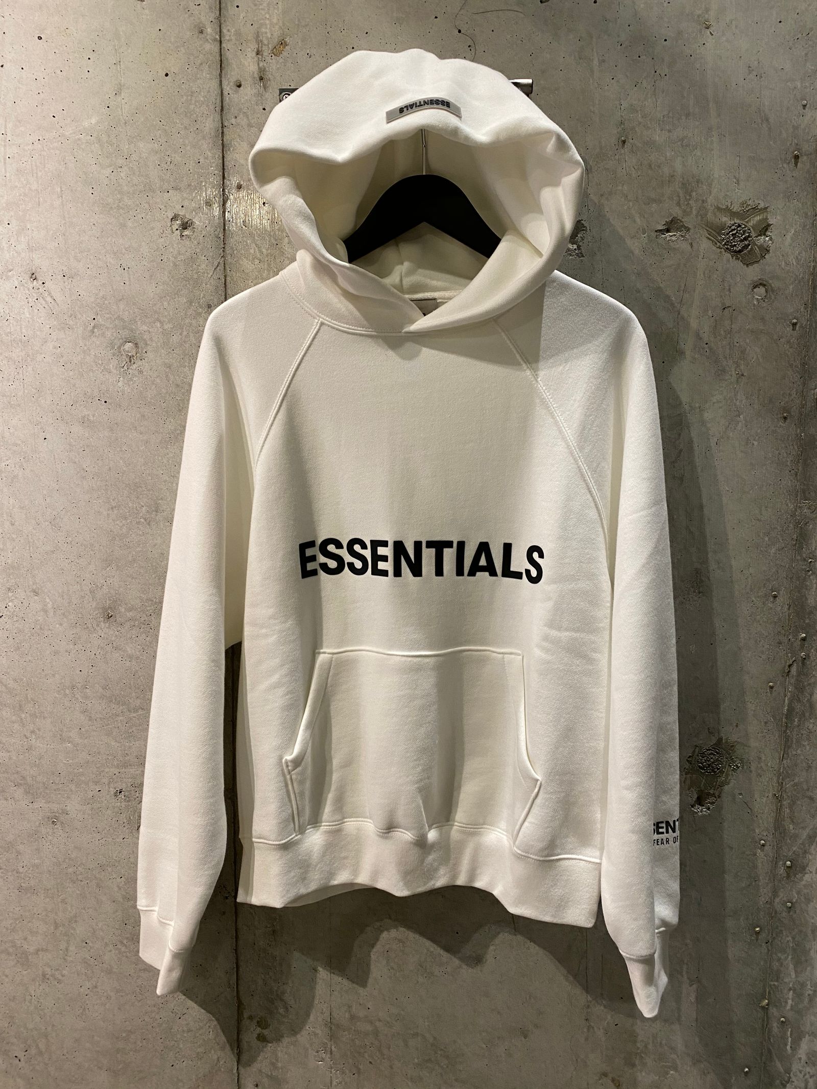 FOG ESSENTIALS PULLOVER HOODIE/White