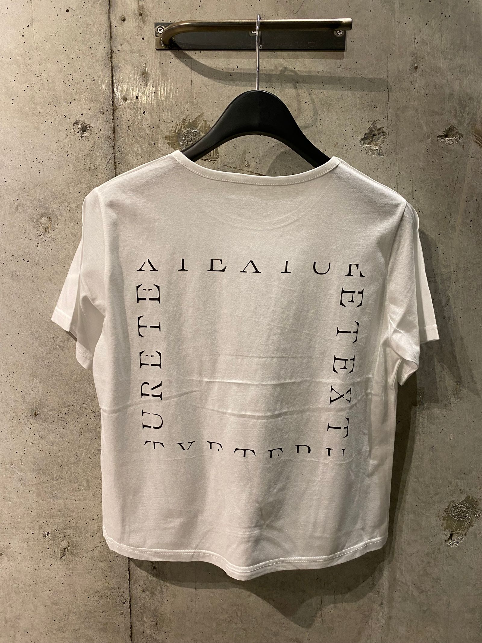 TEE/white