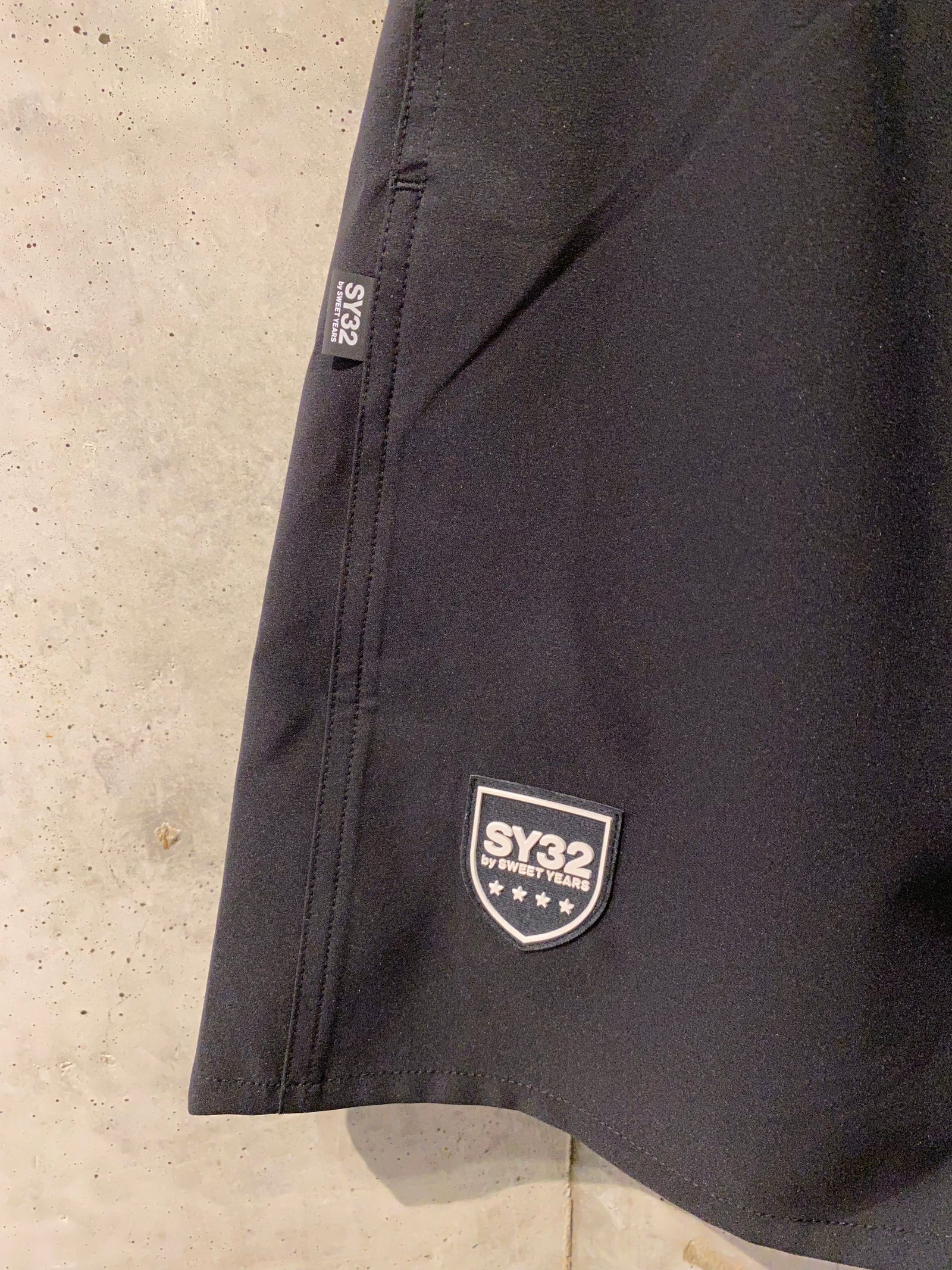 SY32 Shorts / black