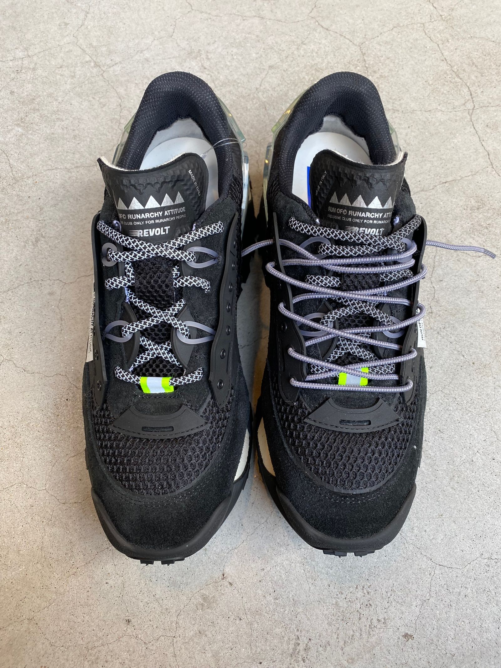 REVOLT run2215b BLACK