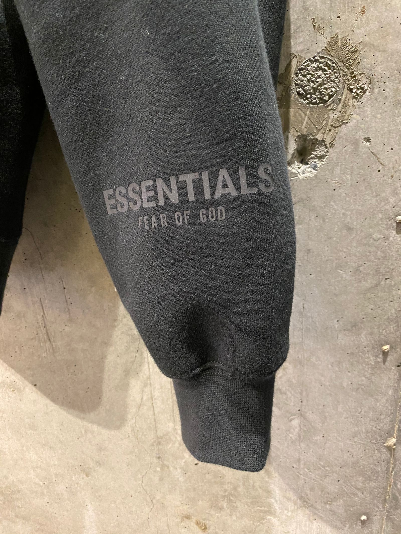 FOG ESSENTIALS PULLOVER HOODIE/Black