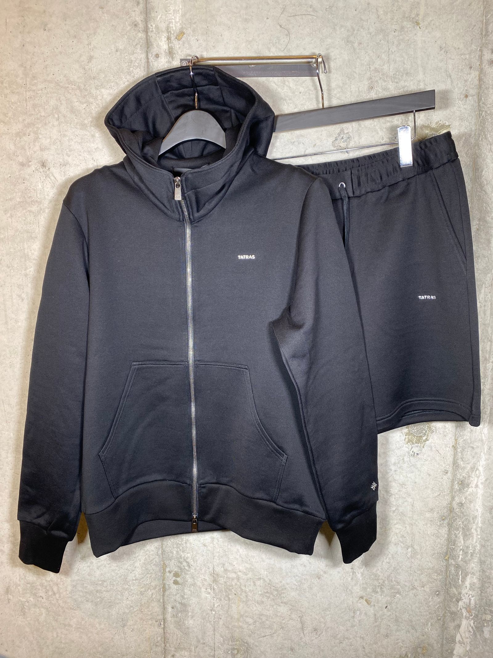 SHORTS/MTAT24S5093