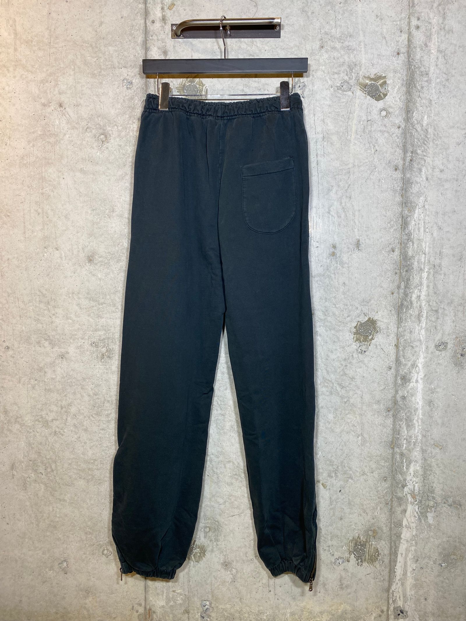 FLEECE ZIPPED PANTS/EMBROY BLACK