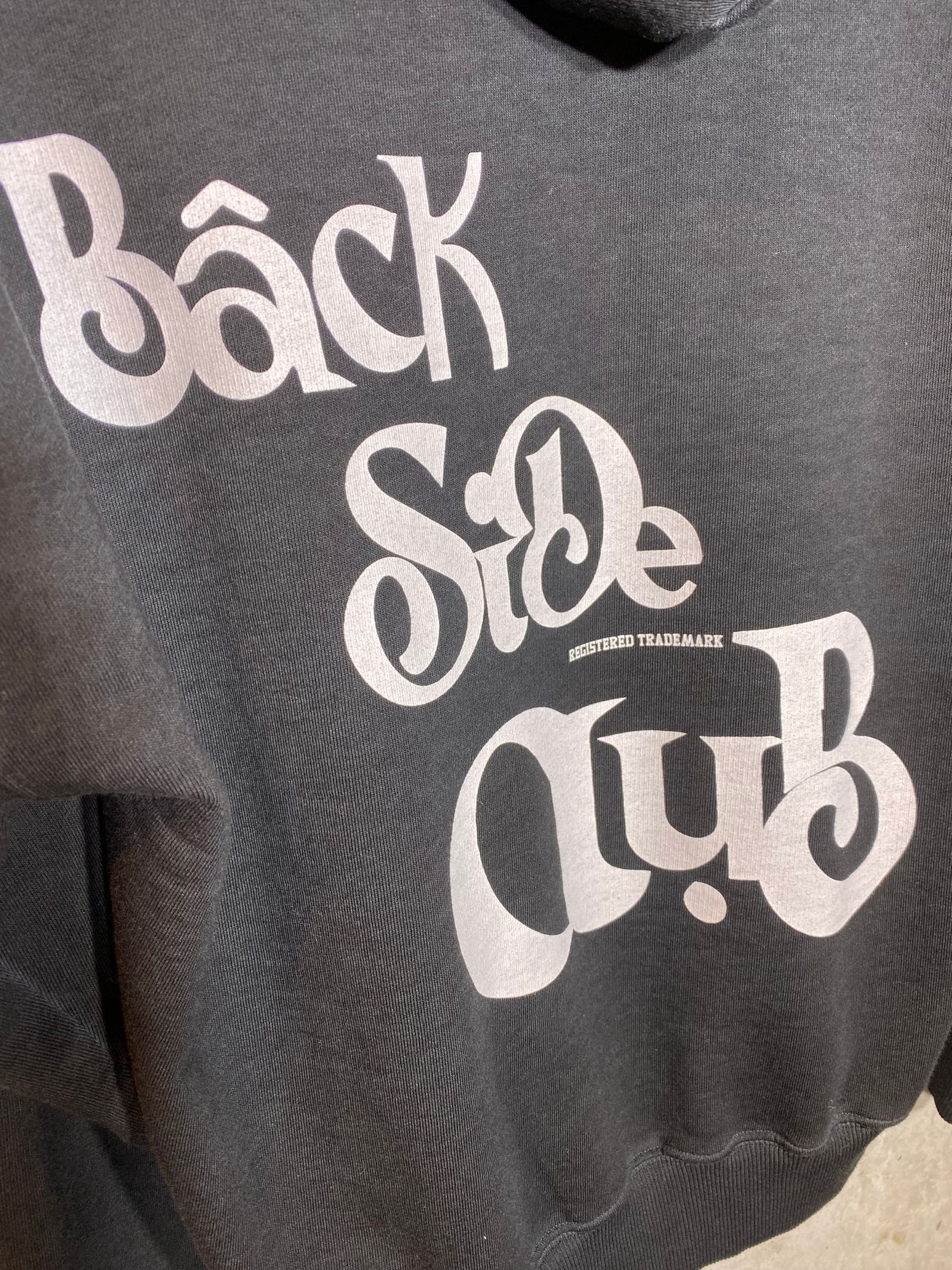 BACK LOGO HOODIE/black