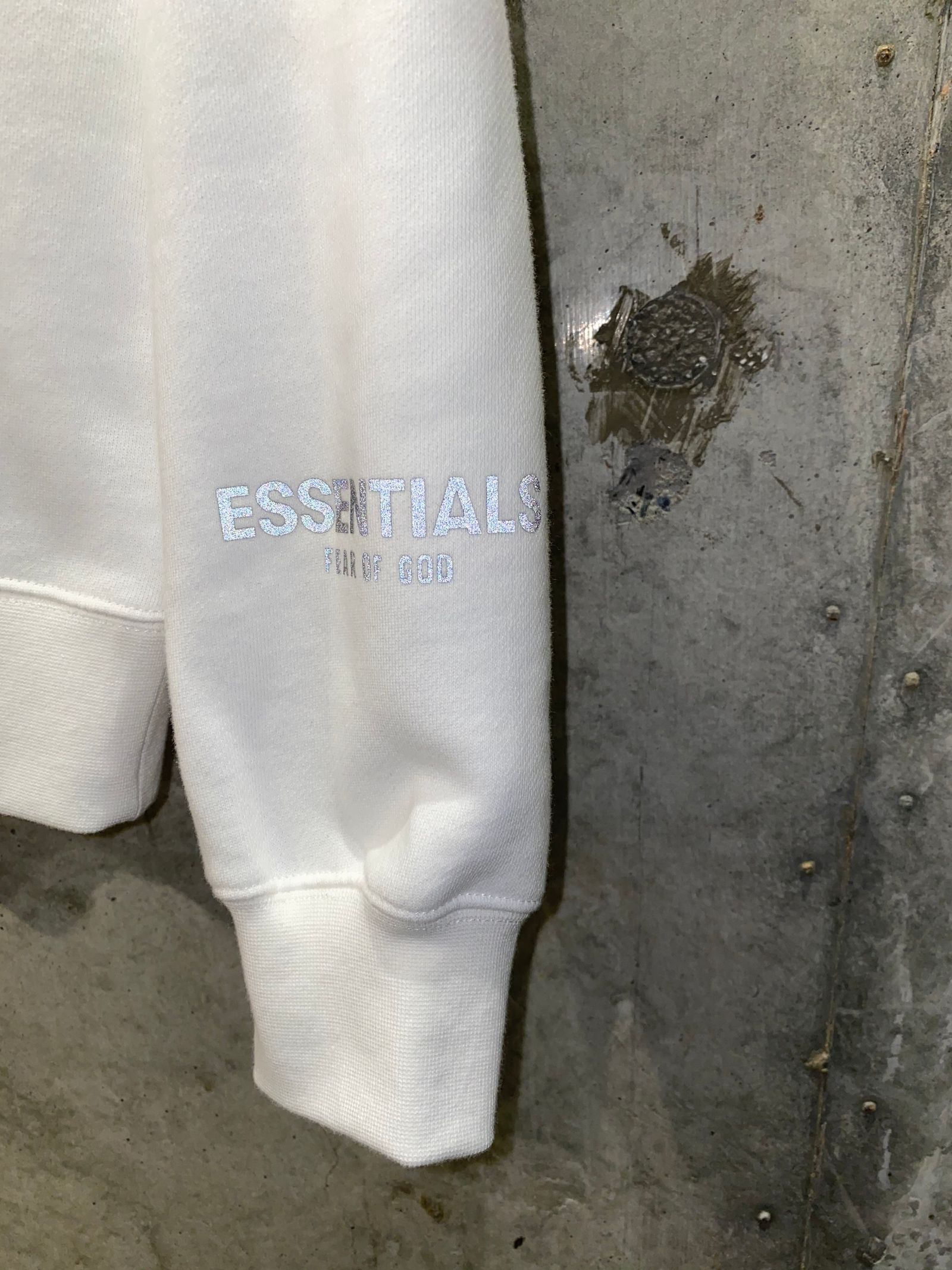 FOG ESSENTIALS PULLOVER HOODIE/White