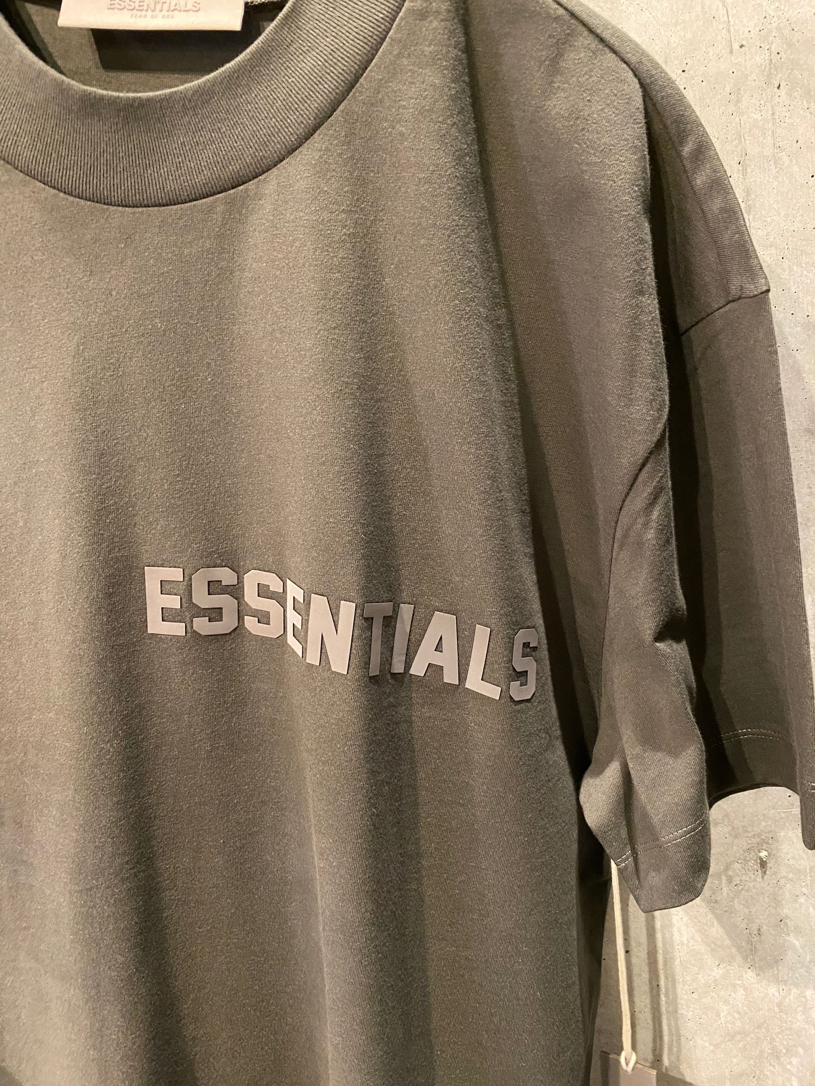 ESSENTIALS  Tshirt(OFF BLACK)