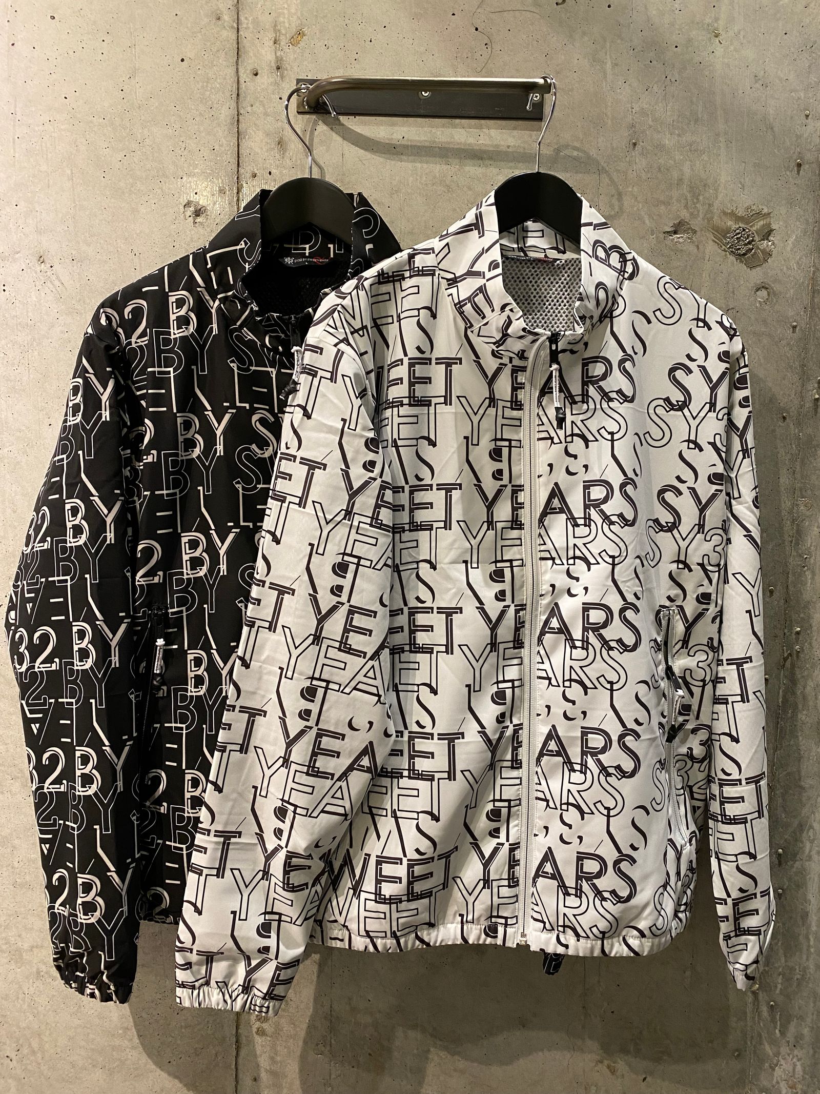 GRAPHICAL STRETCH JK / white