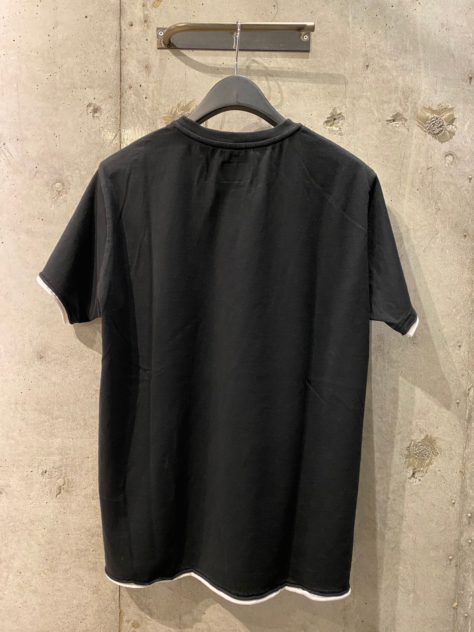 Layered T/black-white