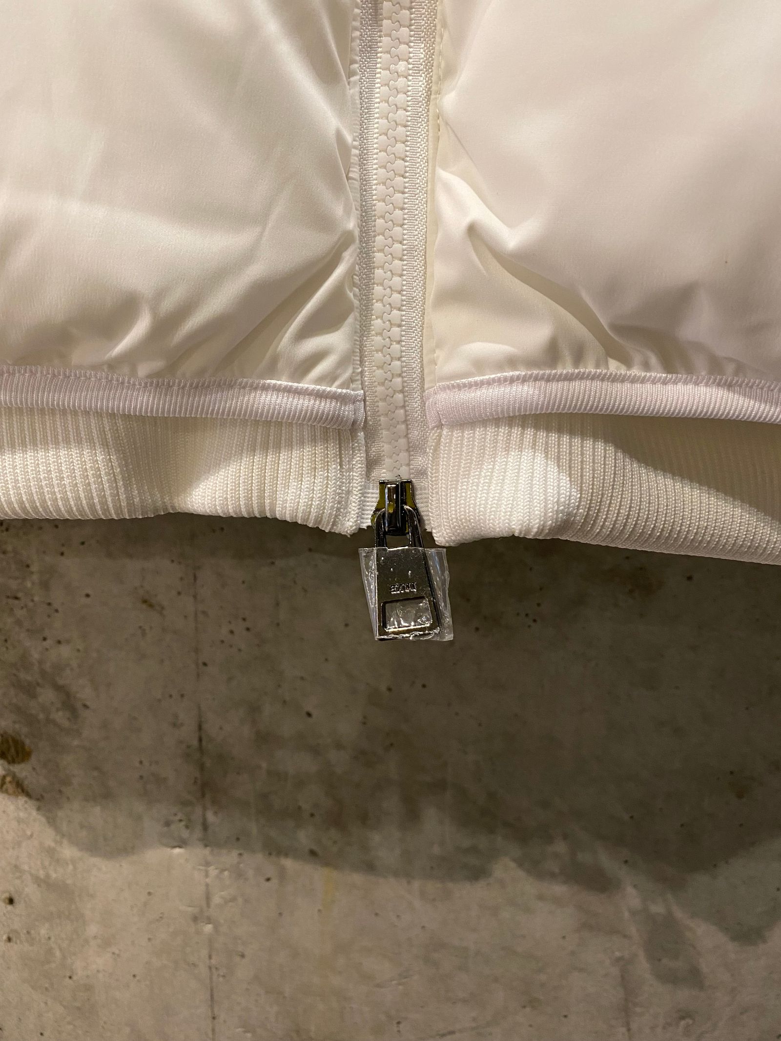 BIG BACK LOGOVEST/white
