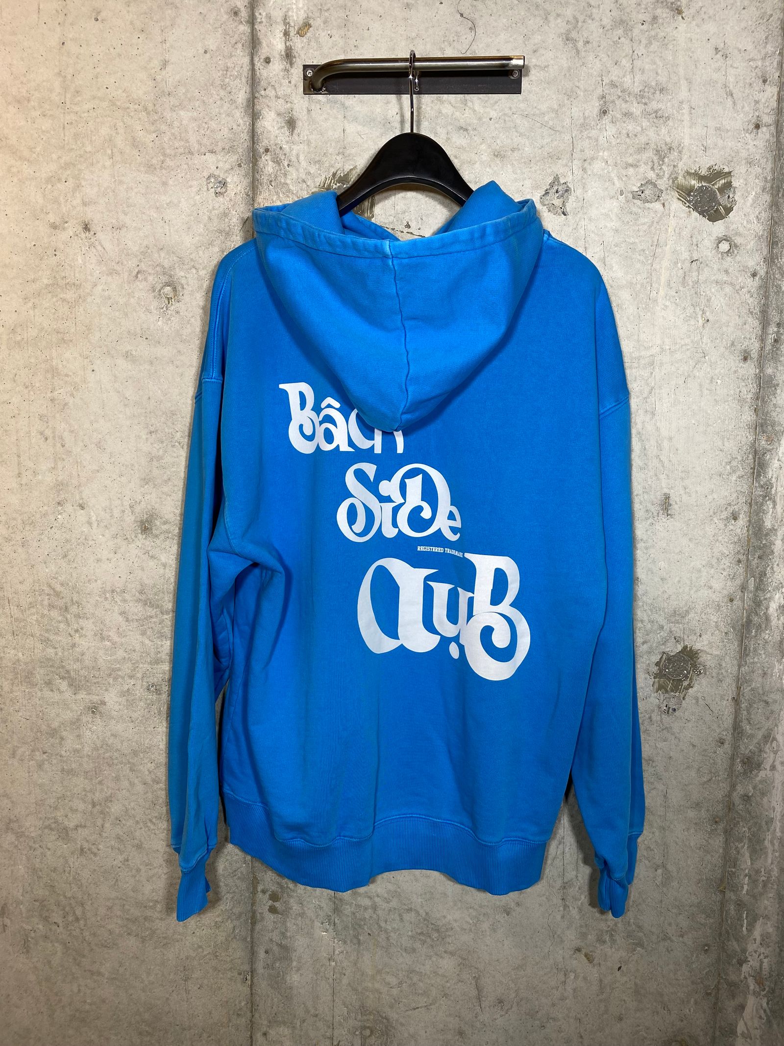 backsideclub - BACK LOGO HOODIE/light blue | R and another stories