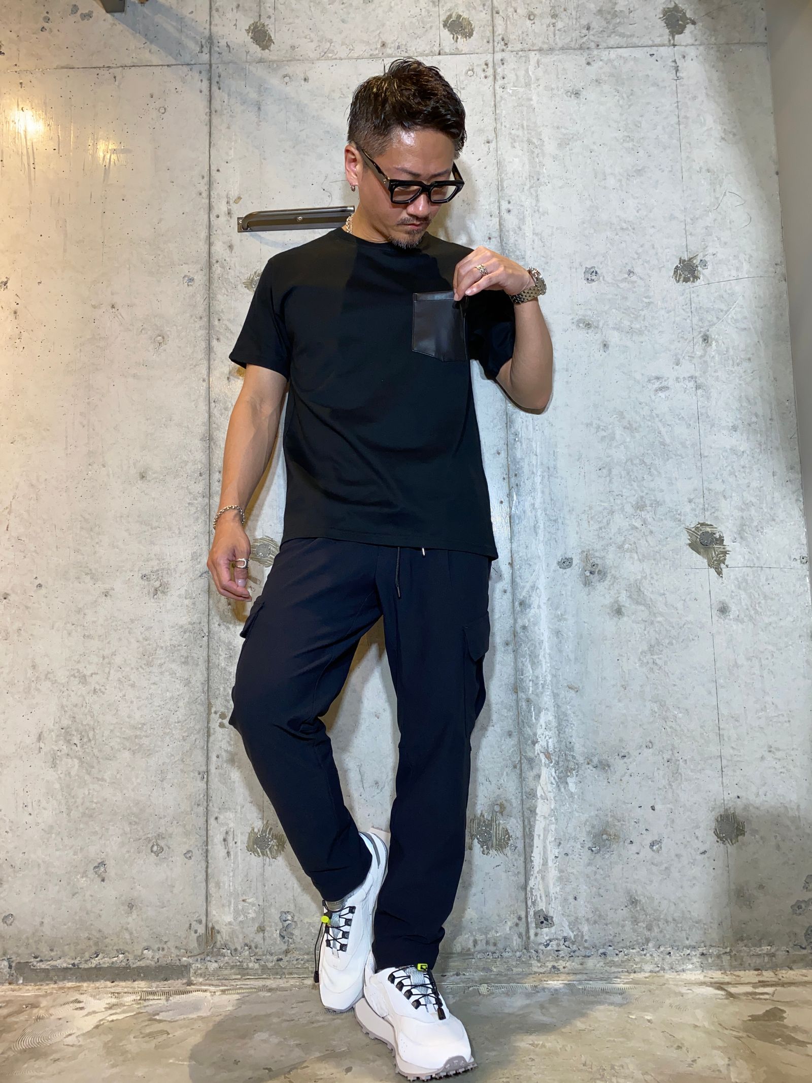 VEGAN LEATHER POCKET TEE/BLACK