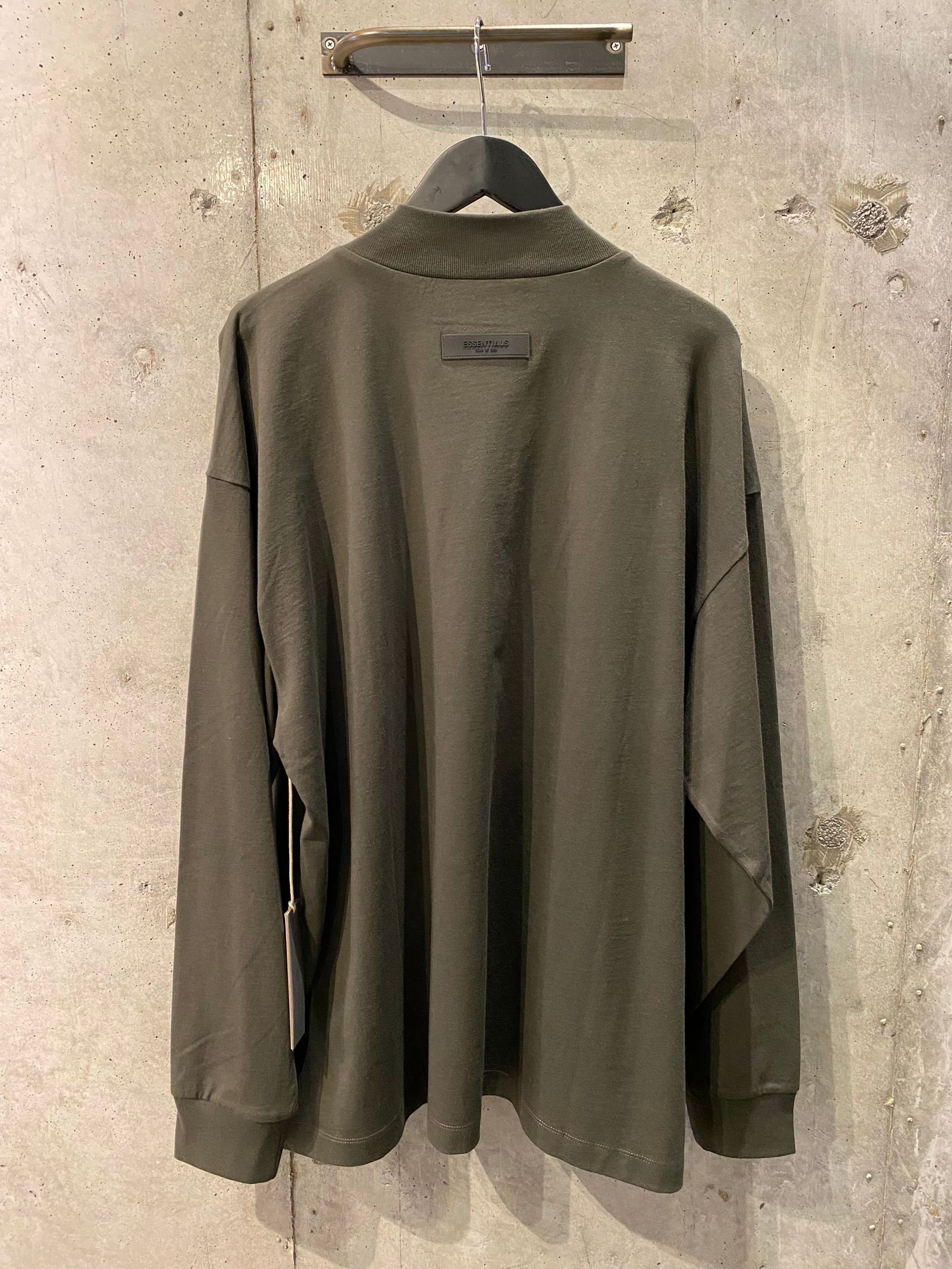 ESSENTIALS L/S Tshirt(OFF BLACK)
