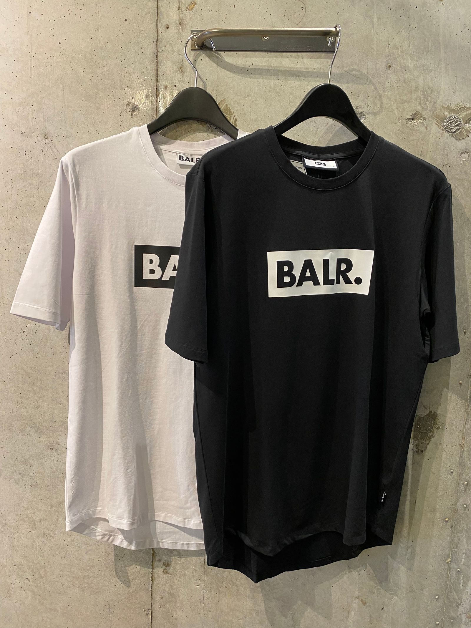 BALR. - BALR Oversize LOGO Tshirt / white | R and another stories