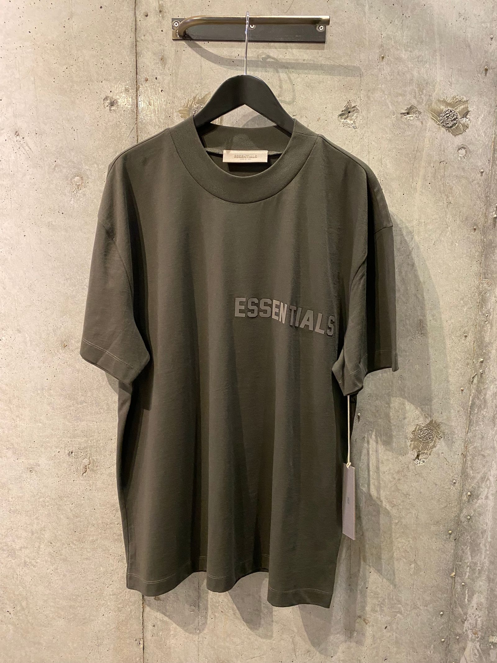 FOG ESSENTIALS - ESSENTIALS Tshirt(OFF BLACK) | R and another stories
