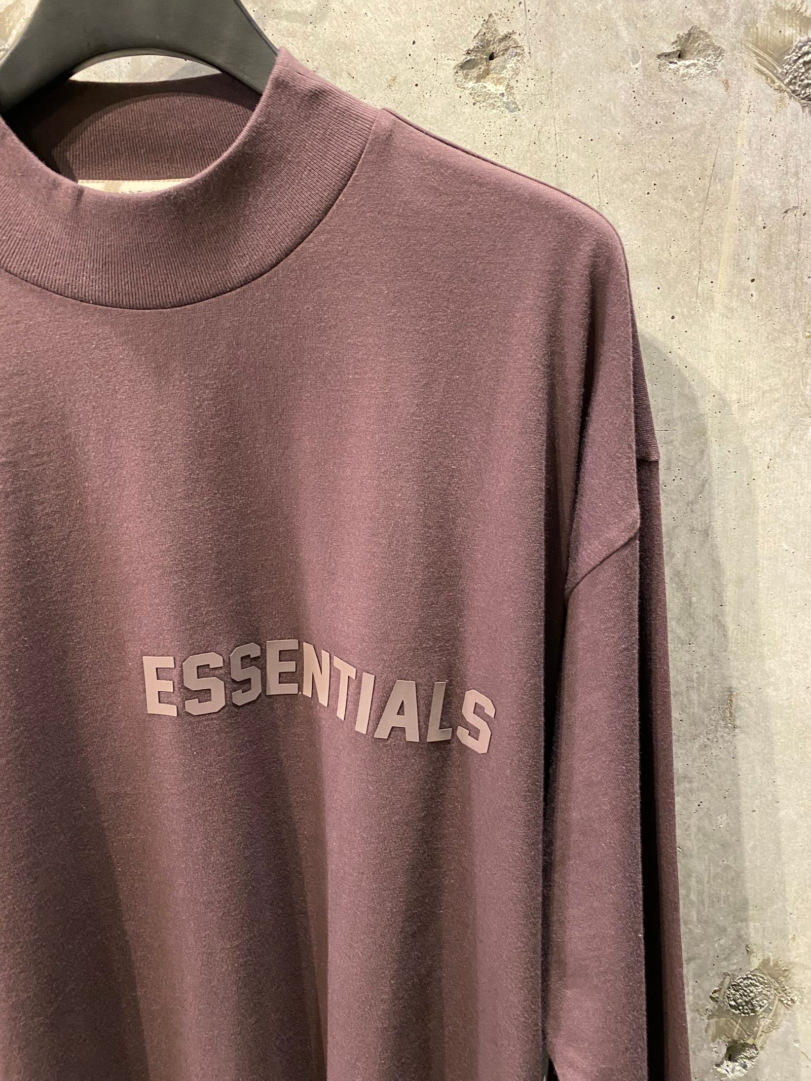 FOG ESSENTIALS - ESSENTIALS L/S Tshirt(PLUM) | R and another