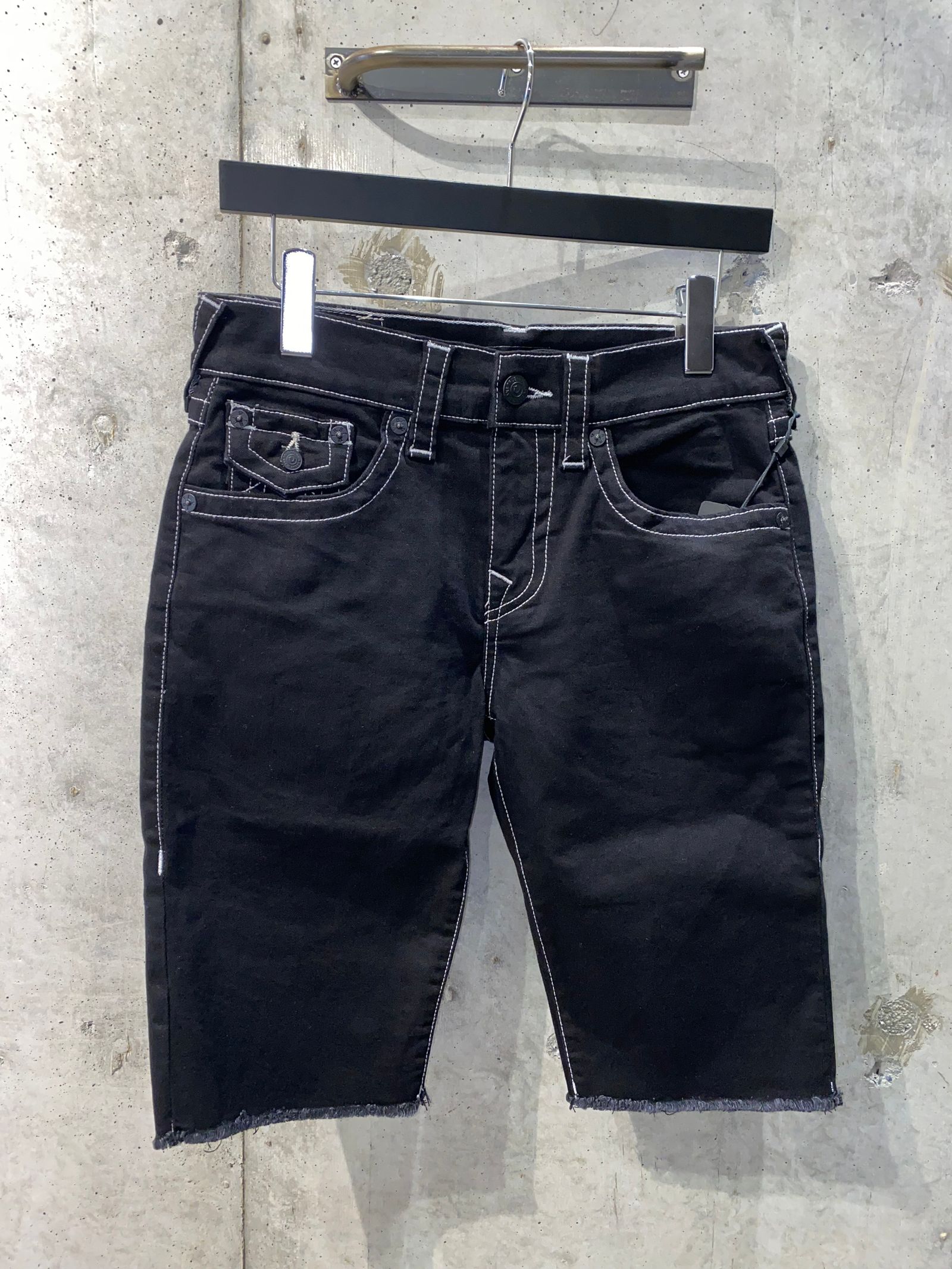 人気☆True Religion RICKY SUPER T デニム ショートパンツ True Religion Brand Jeans - The Ricky Super T Straight Jean