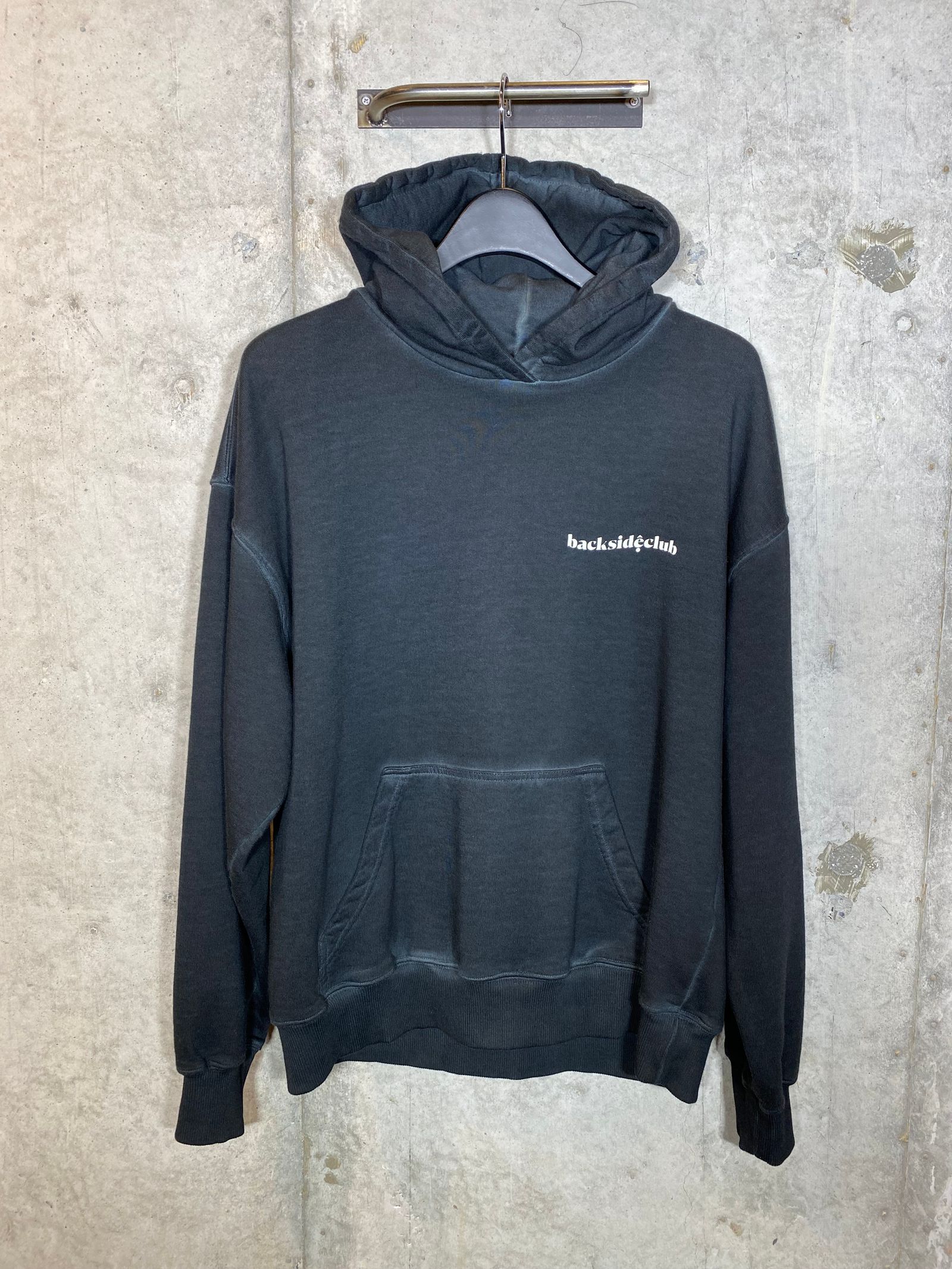 BACK LOGO HOODIE/black