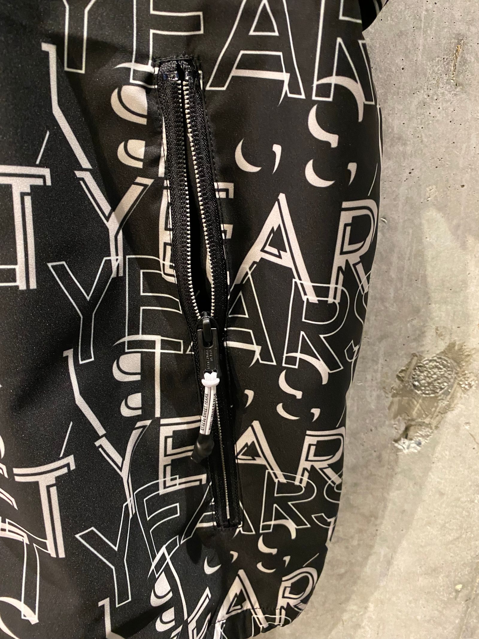 GRAPHICAL STRETCH JK / black