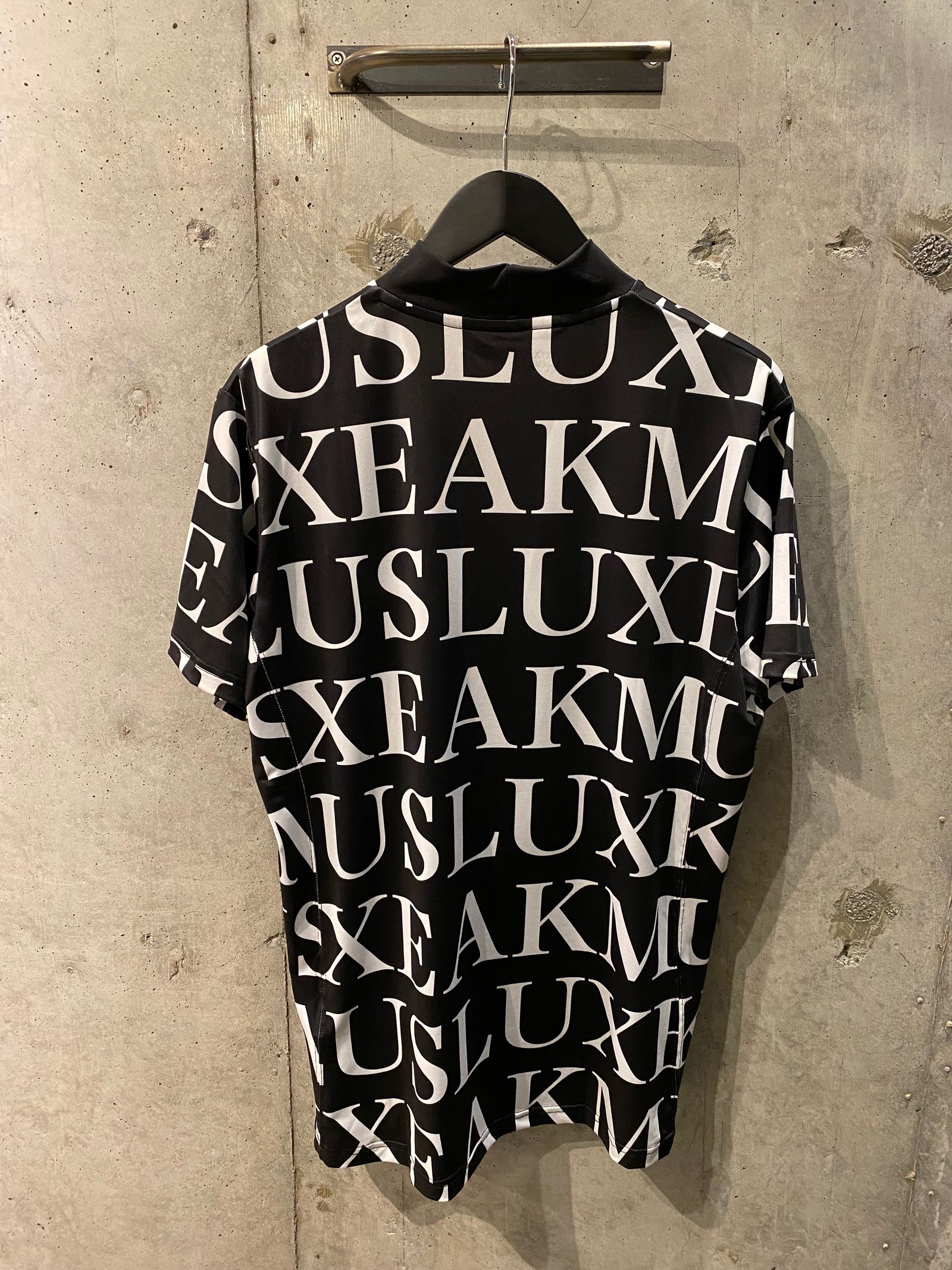 モックネックTシャツ総柄/BLACK
