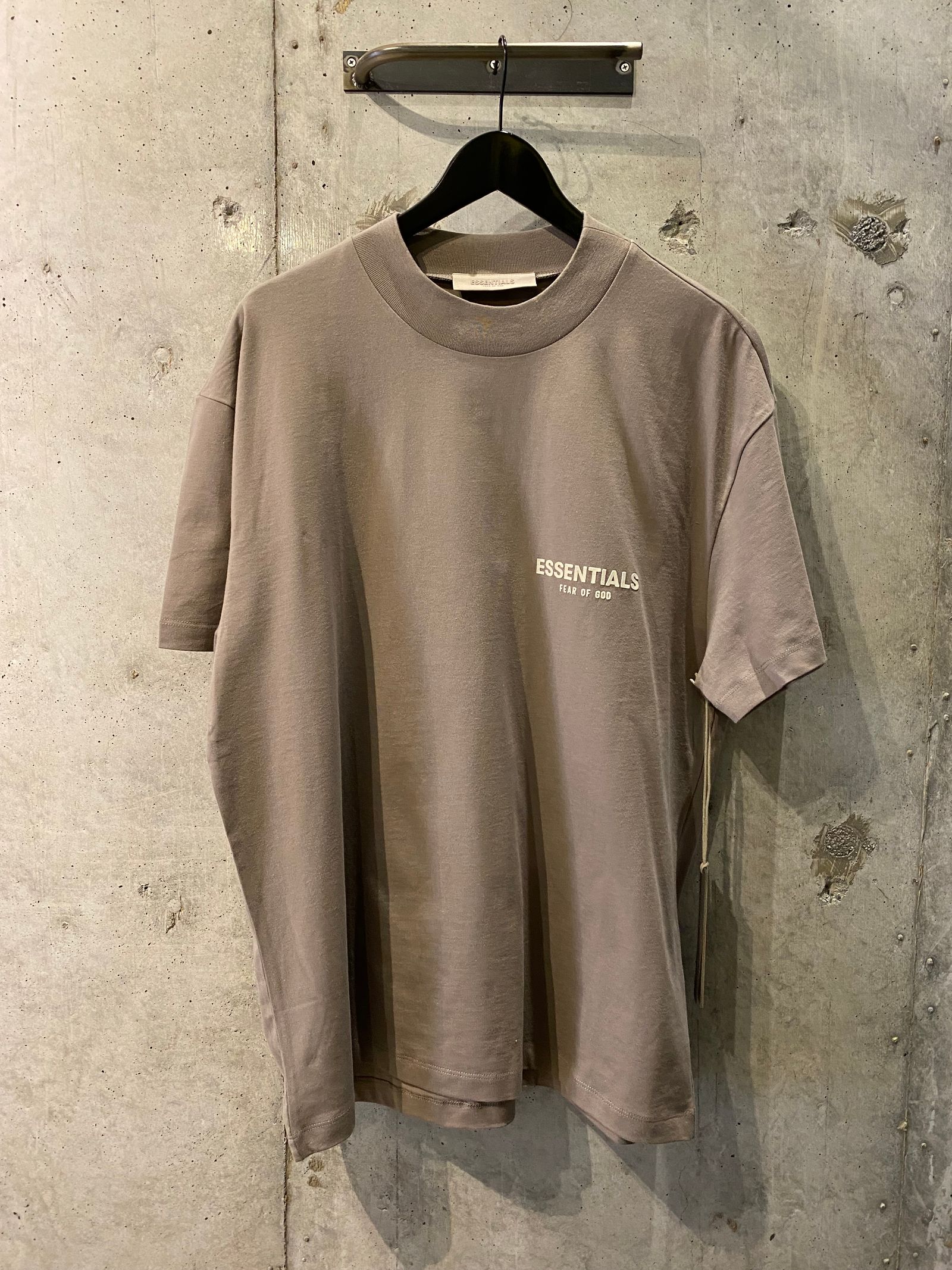 ESSENTIALS Tshirt(BROWN) | R and another stories