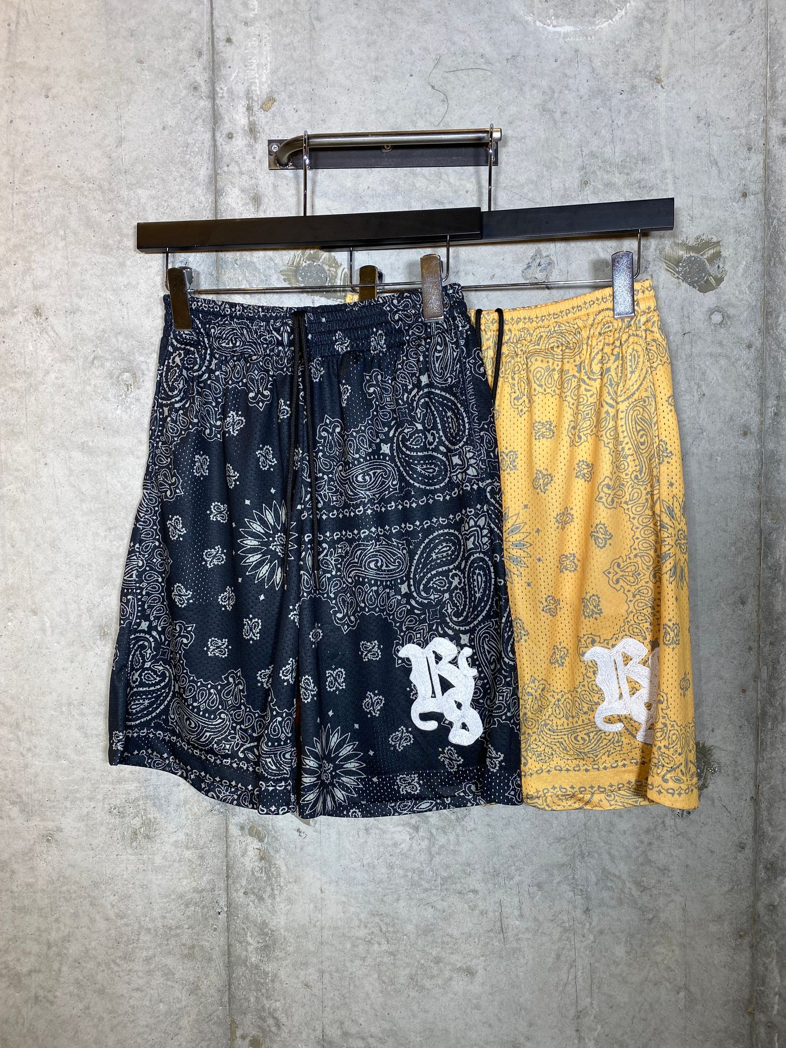 OVERPRINTED BASKET SHORTS/CROCHET BLACK
