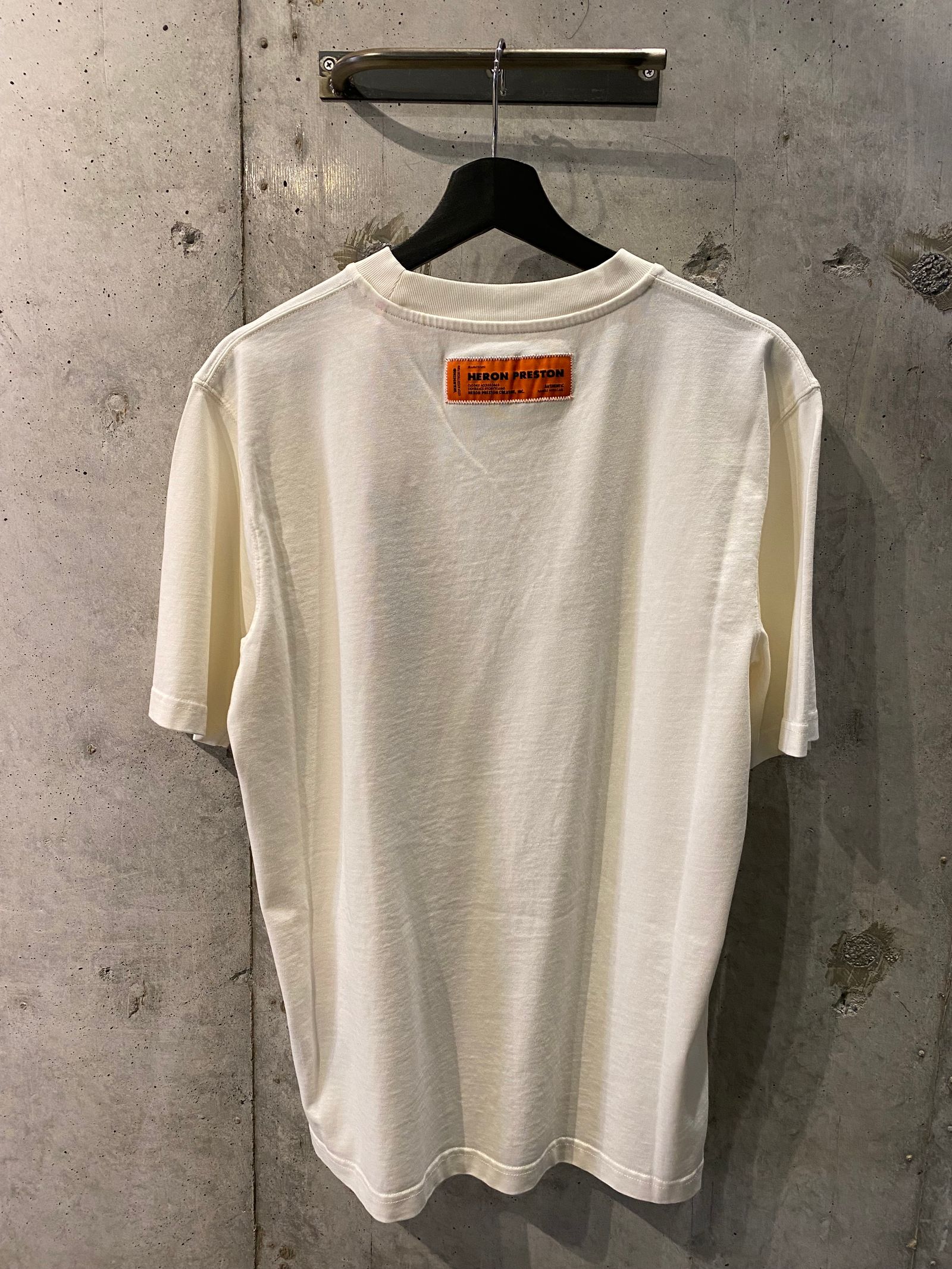 人気定番 | Tシャツ/white HPNY - PRESTON HERON R stories another and Tシャツ(半袖/袖なし)