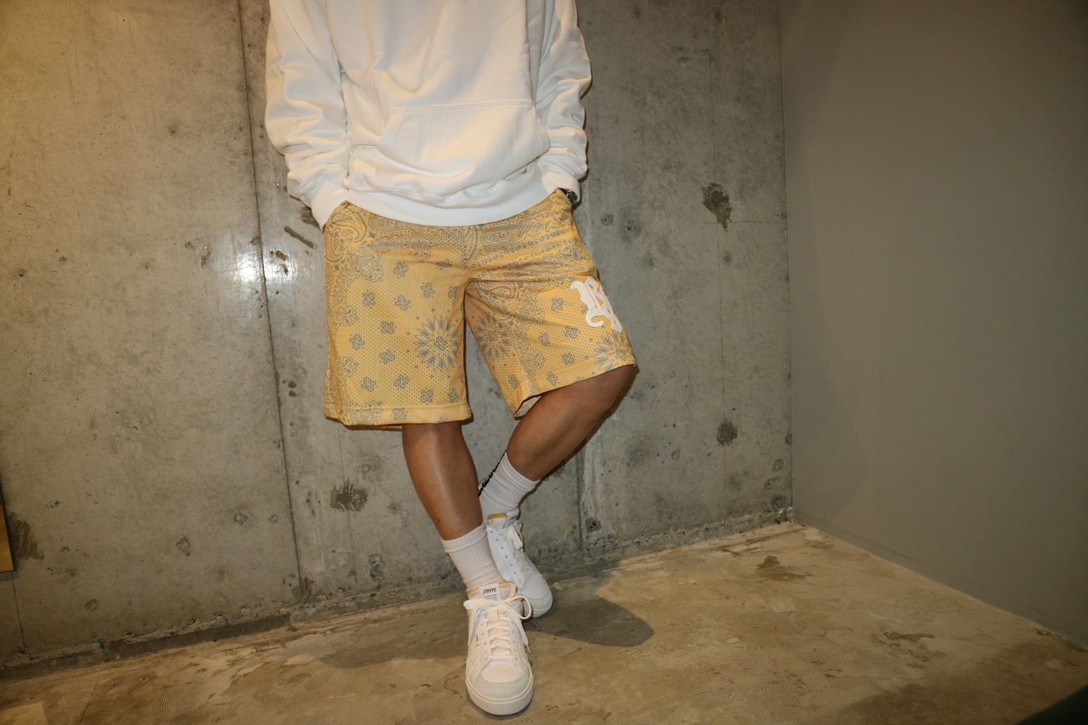 OVERPRINTED BASKET SHORTS/CROCHET YELLOW
