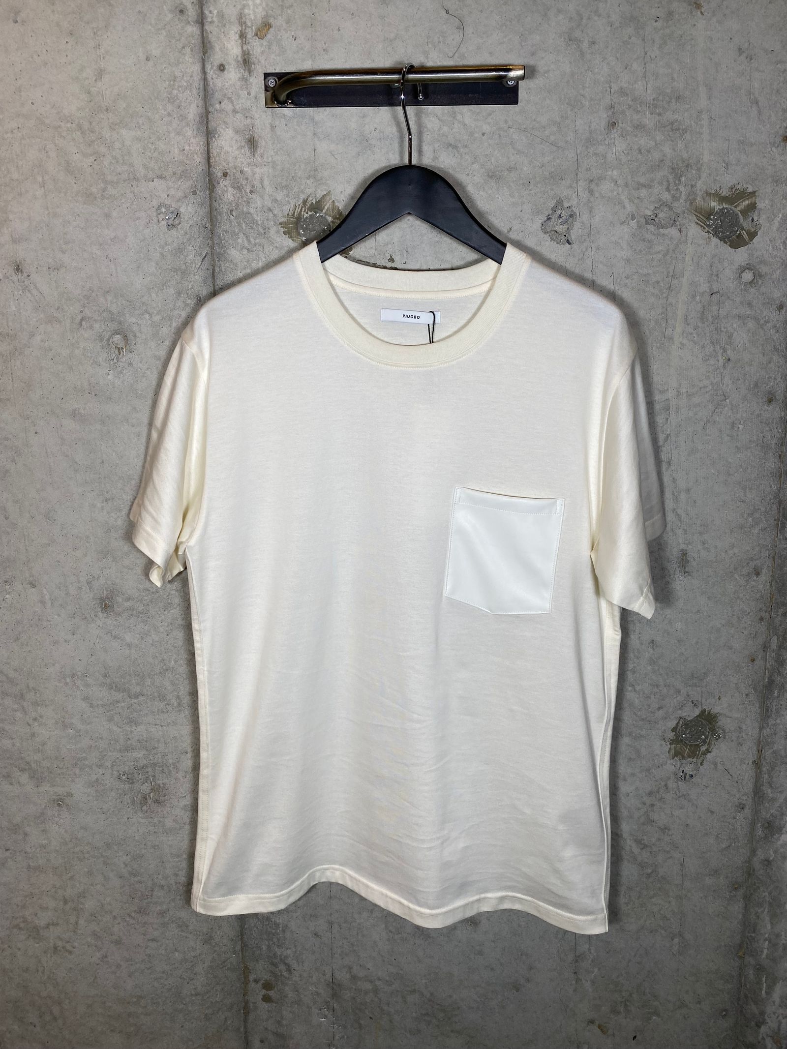 VEGAN LEATHER POCKET TEE/WHITE