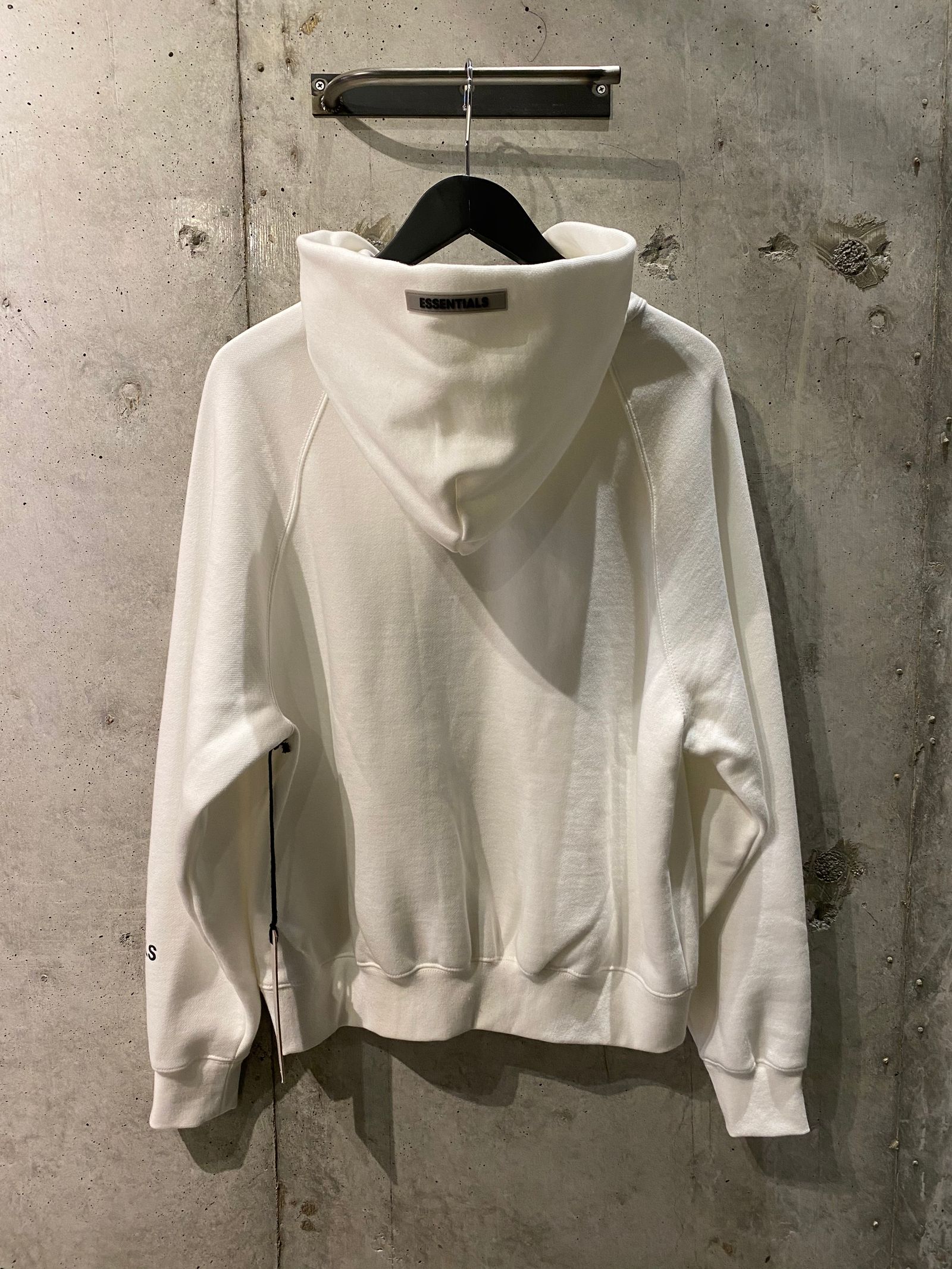 FOG ESSENTIALS PULLOVER HOODIE/White