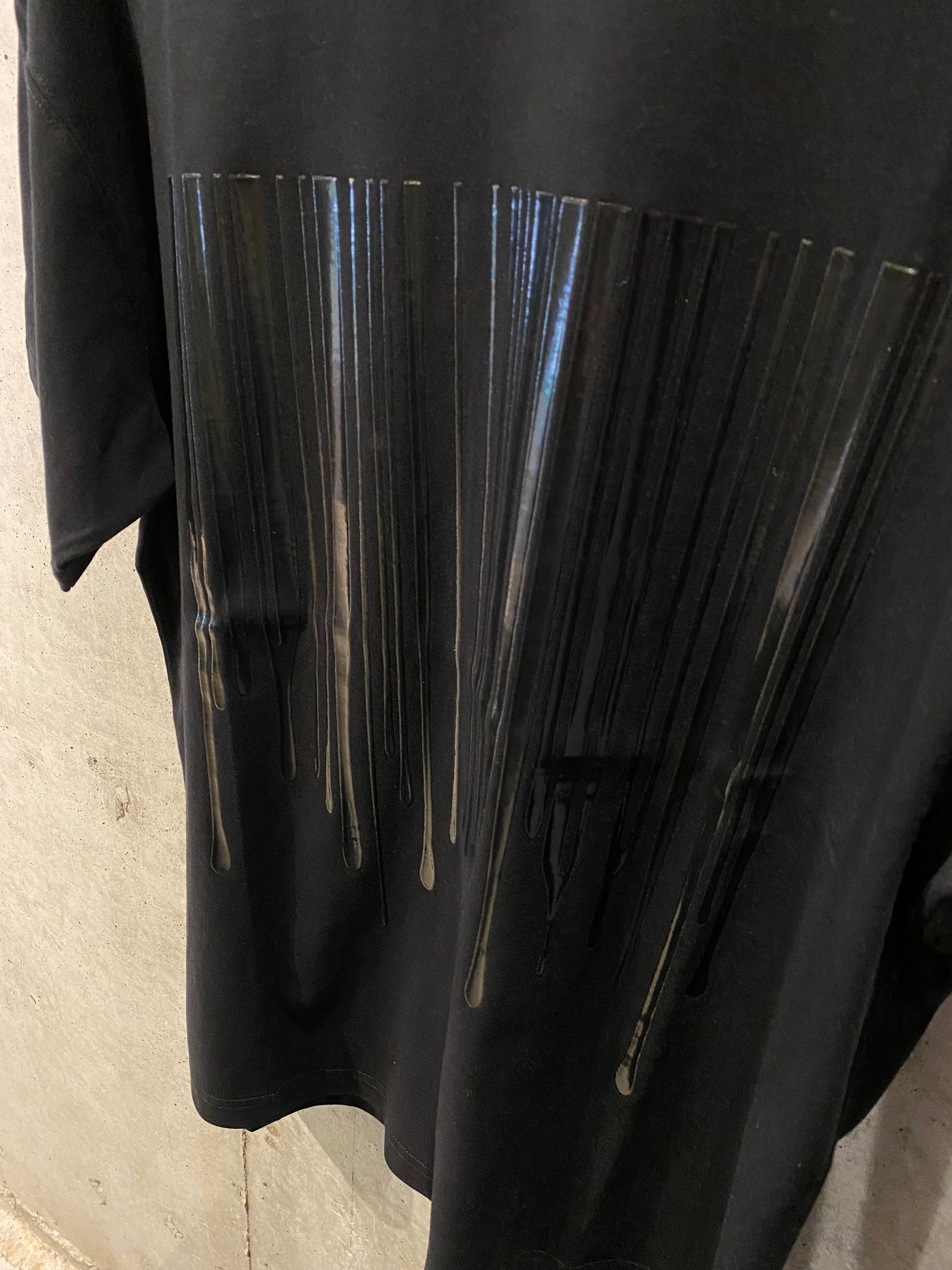Dripping Barcode / Black