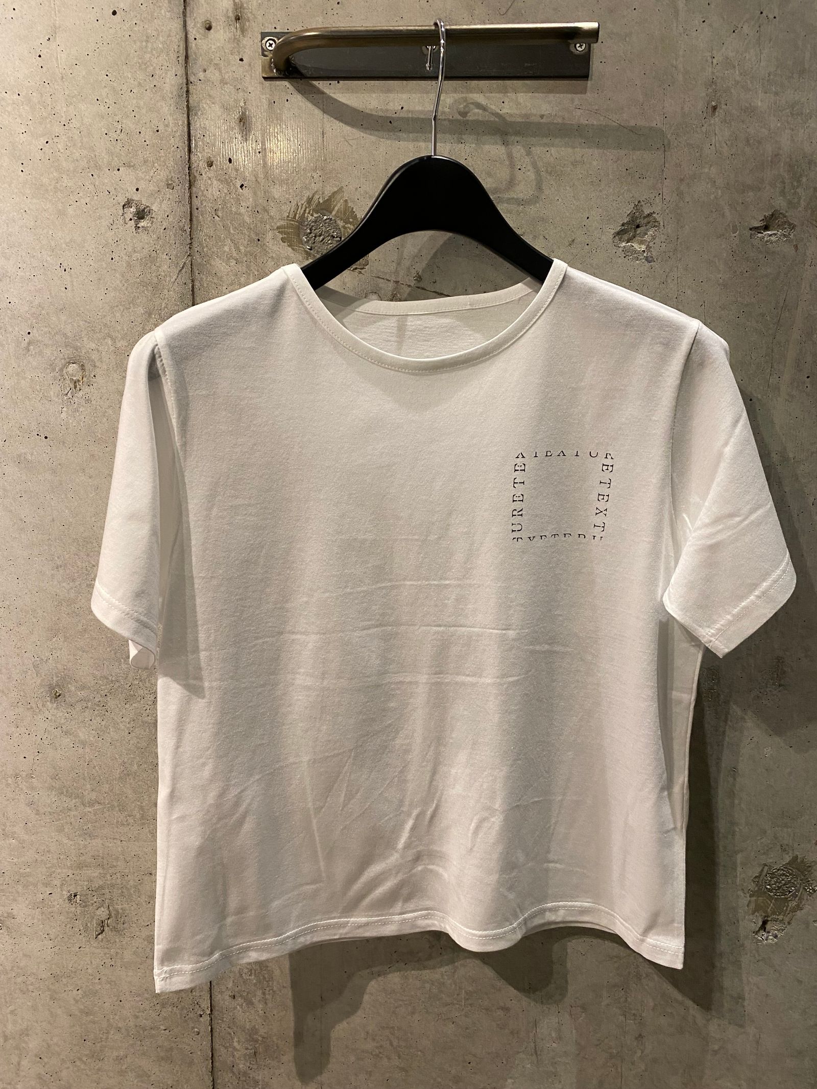 TEE/white