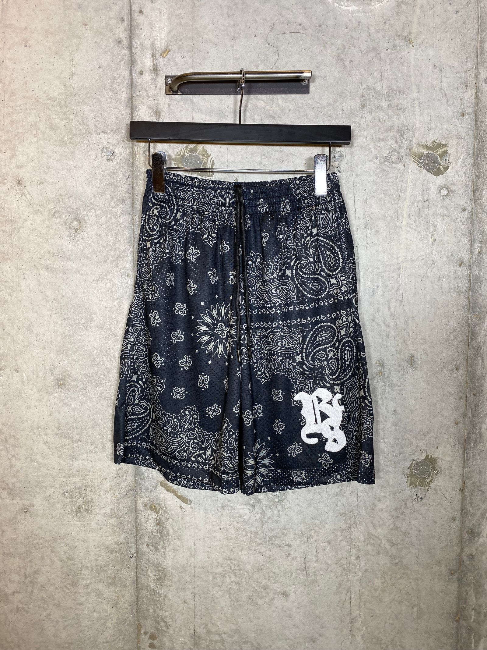 OVERPRINTED BASKET SHORTS/CROCHET BLACK