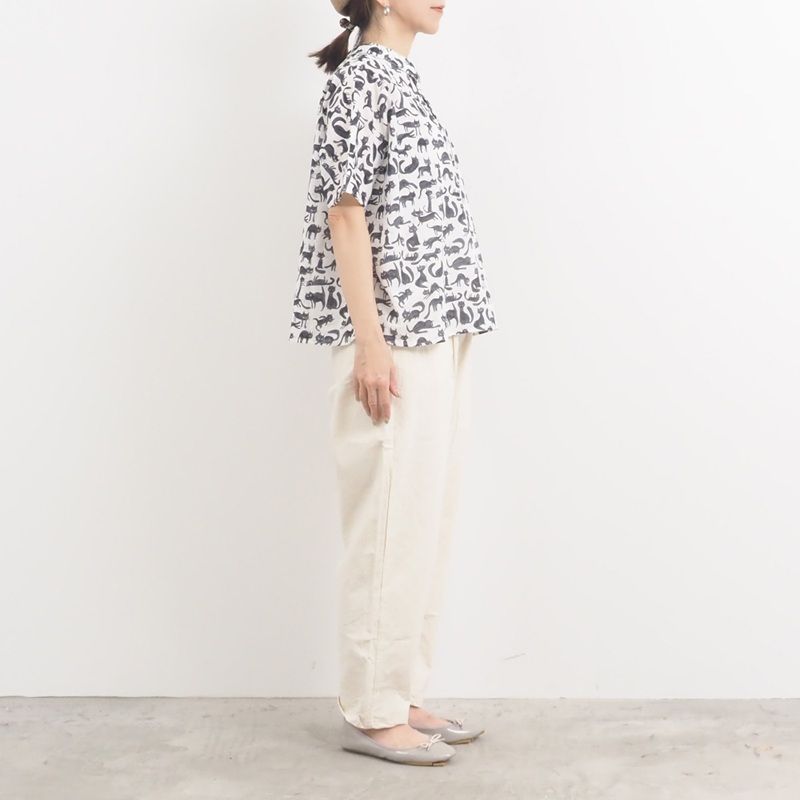 猫プリントスリーブレスブラウス オフxブラック