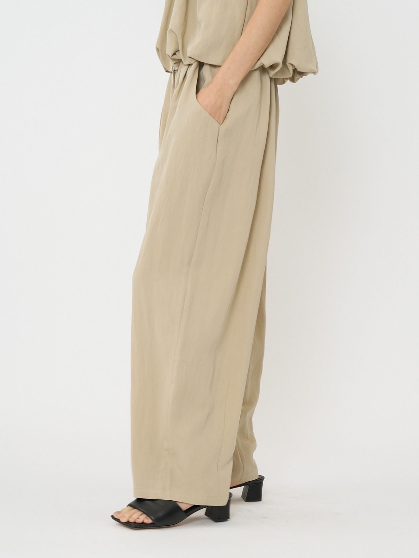 [3261-026MK] フロントタックカーヴィーPT アイボリー