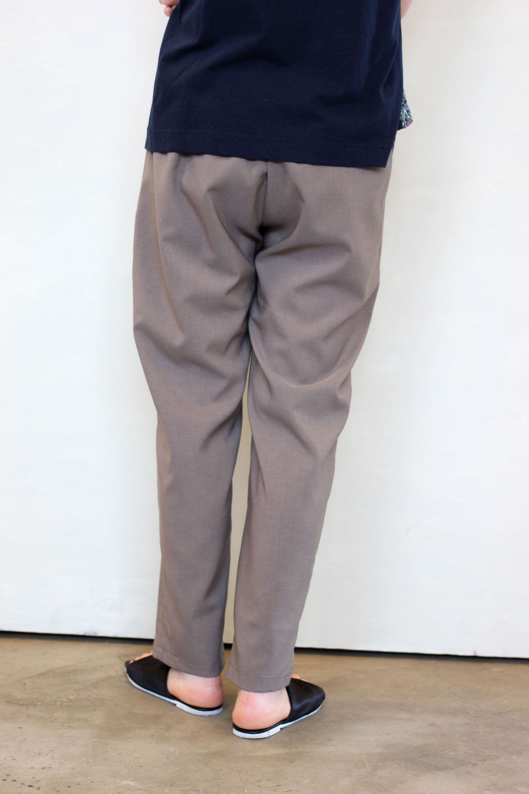 Reflaxウェザーストレッチテーパードパンツ ウッド